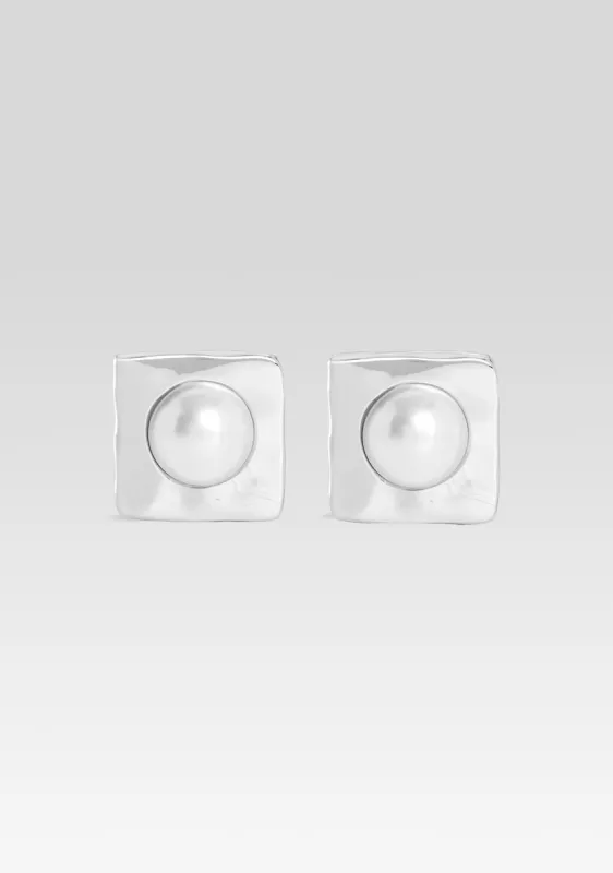 Nikki Pearl Earrings sold by Retrofete