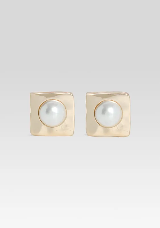 Nikki Pearl Earrings sold by Retrofete