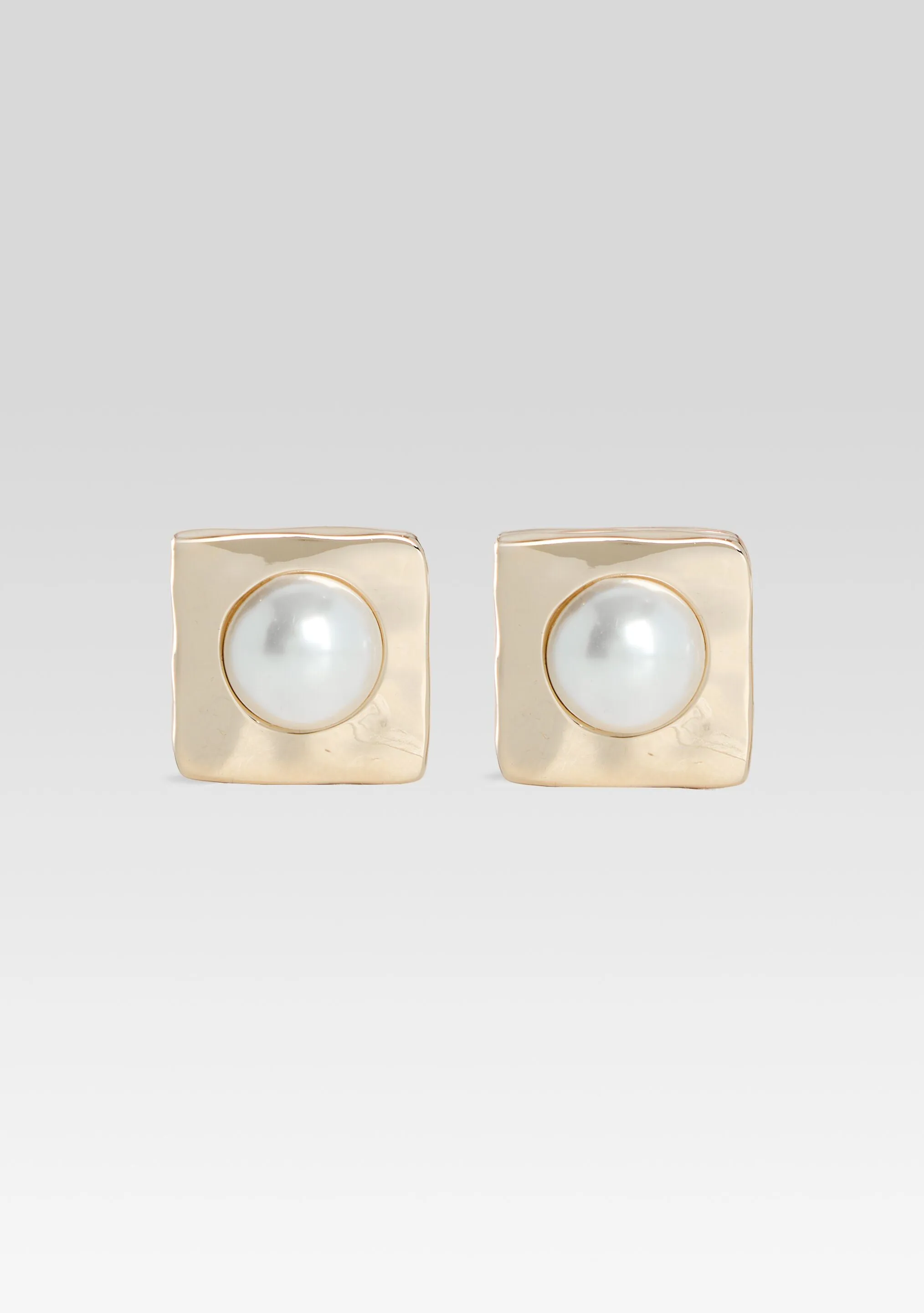 Nikki Pearl Earrings sold by Retrofete