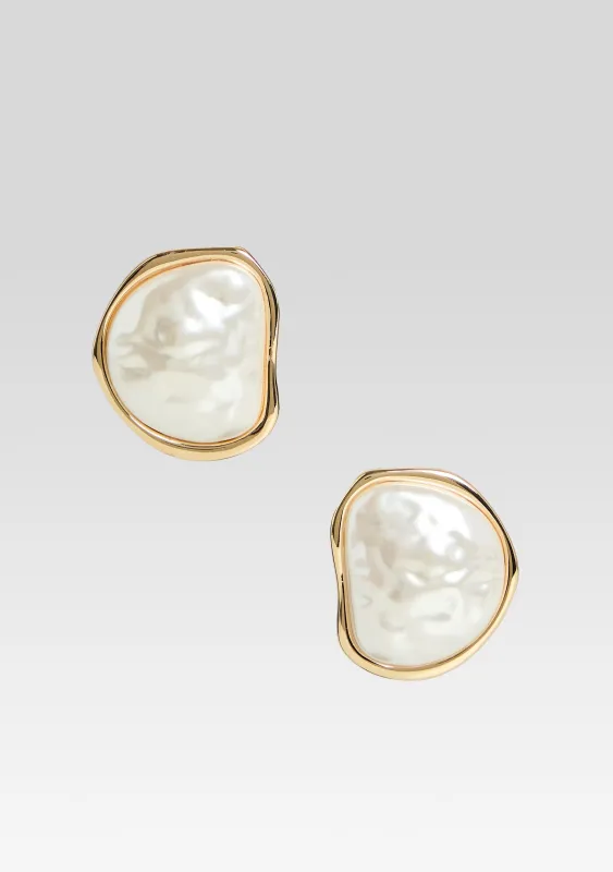 Fiorenza Pearl Earrings sold by Retrofete