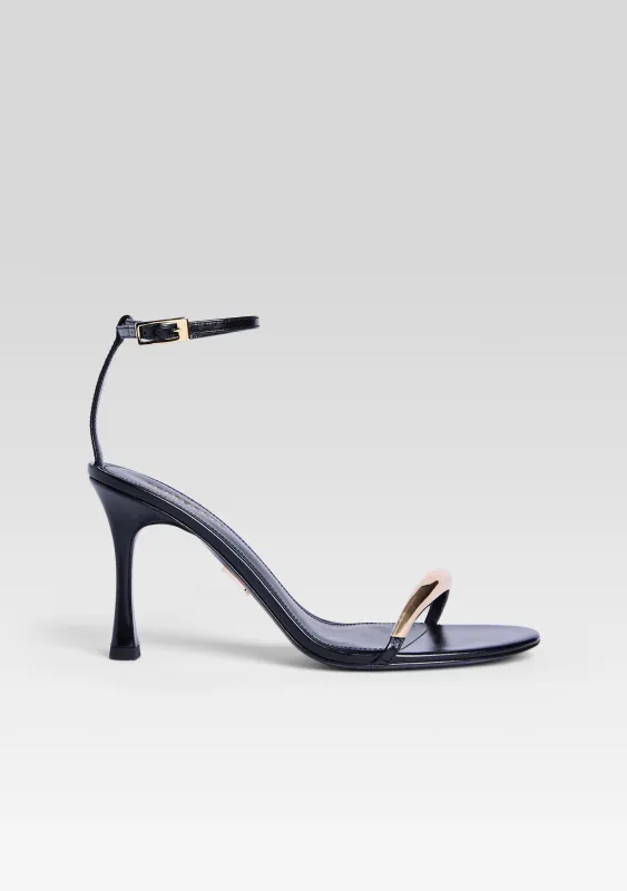 Fawny Sandal sold by Retrofete