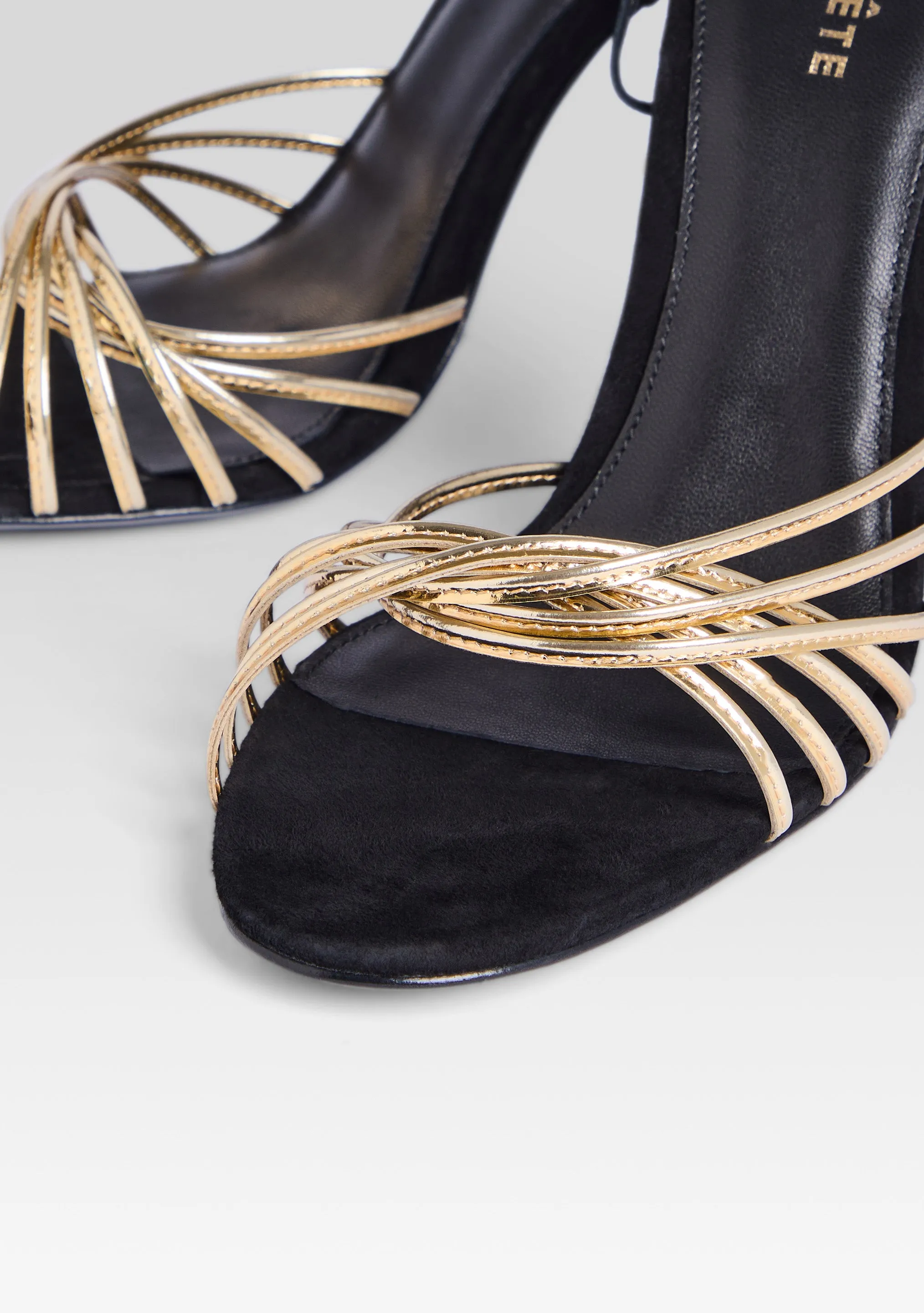 Lucio Sandal sold by Retrofete product image thumbnail 2