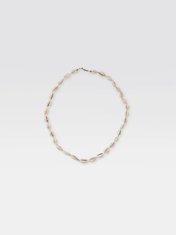 Collar conchas made by Gimaguas