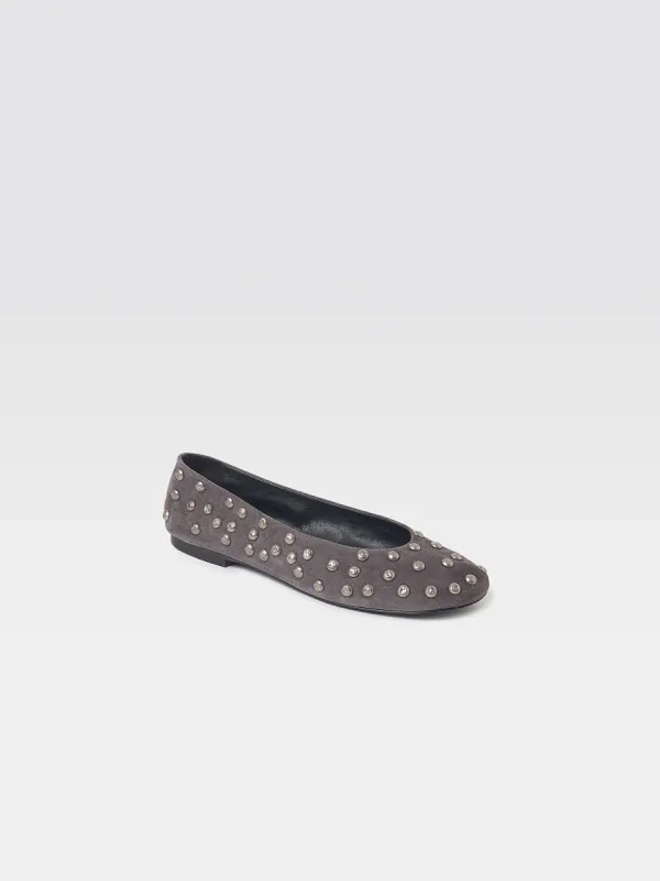 Bailarina Studs sold by Gimaguas