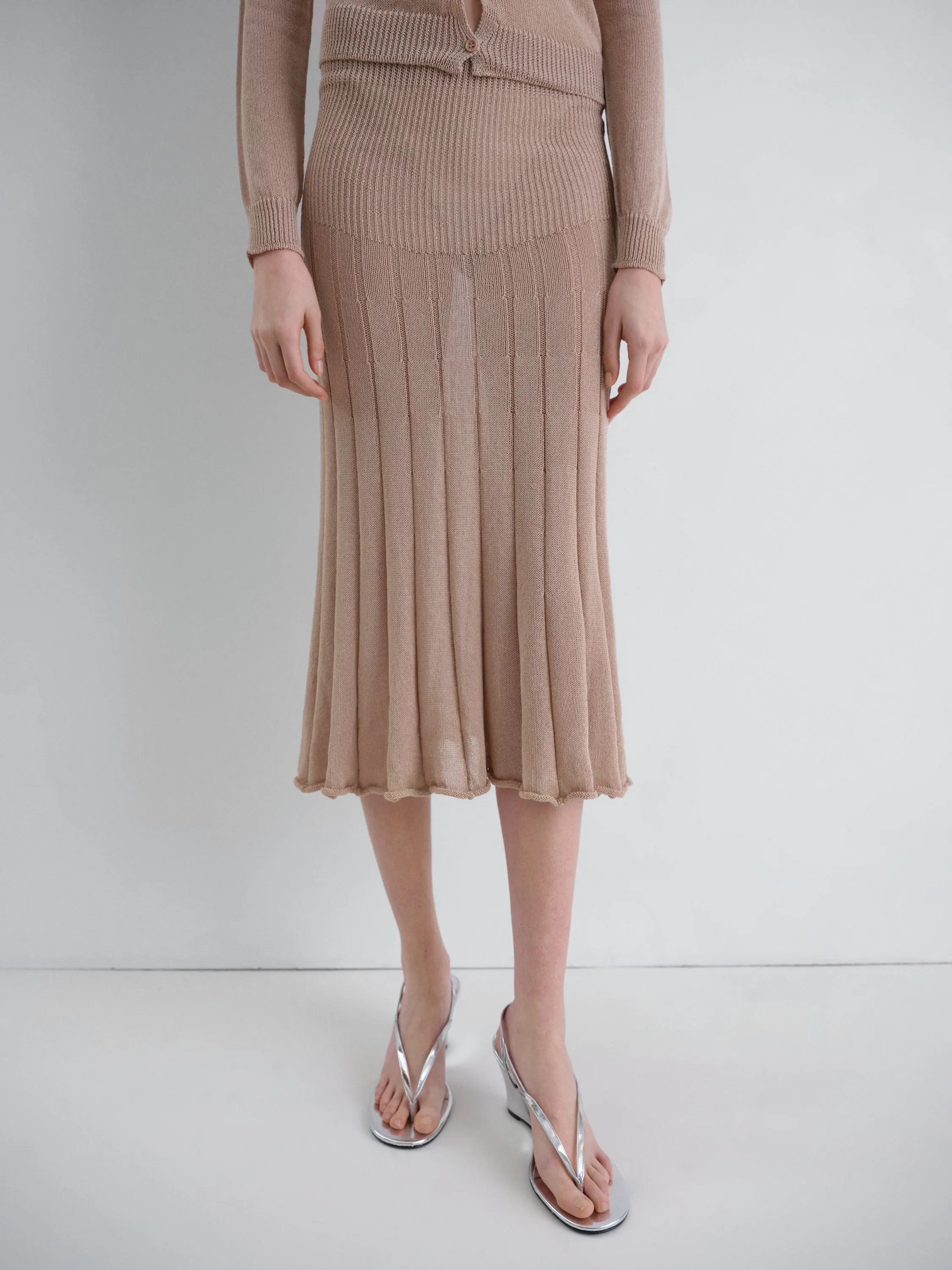 Yoyo Midi Skirt sold by Gimaguas product image thumbnail 3