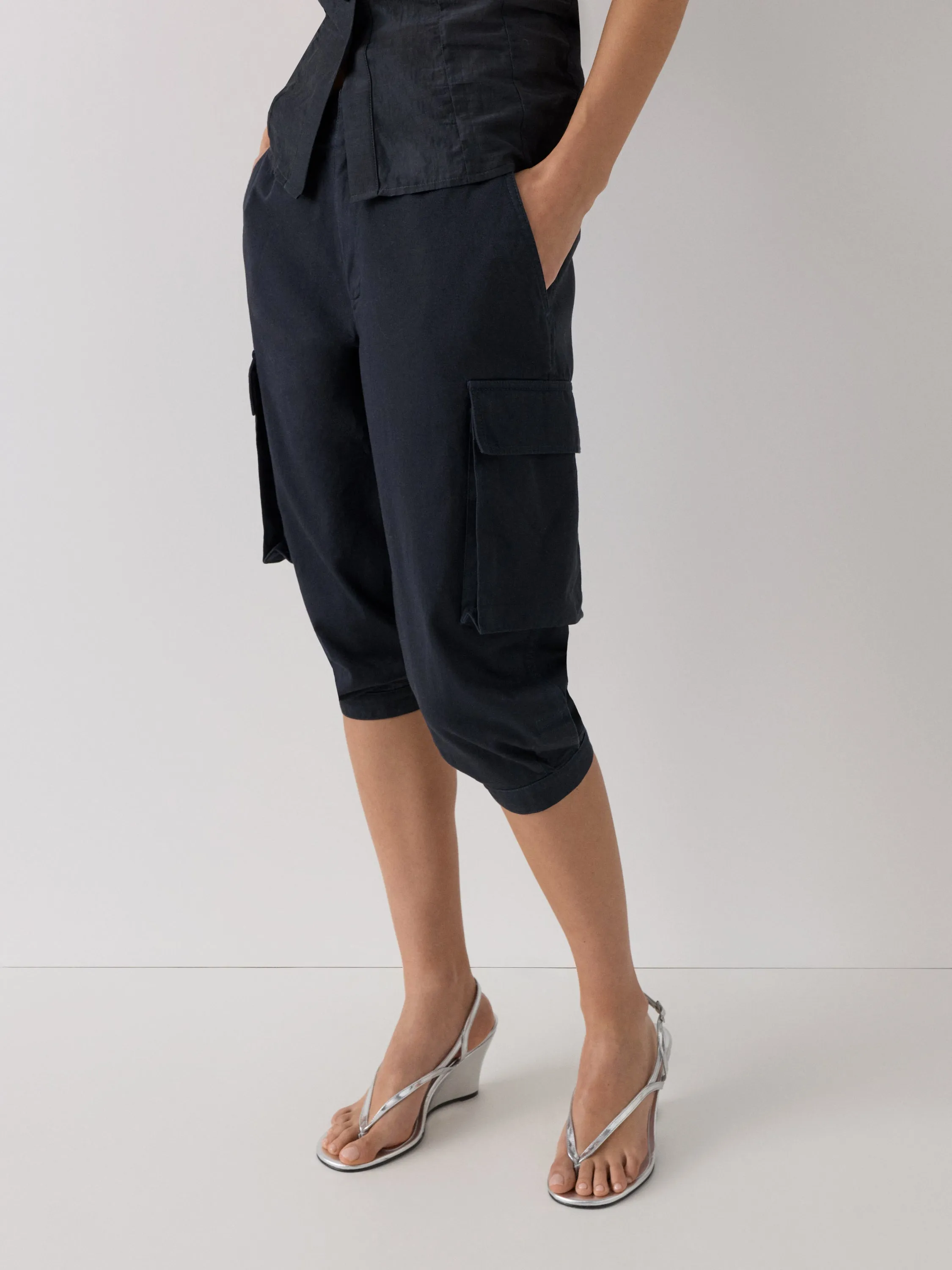 Sara Capri Trousers sold by Gimaguas product image thumbnail 2