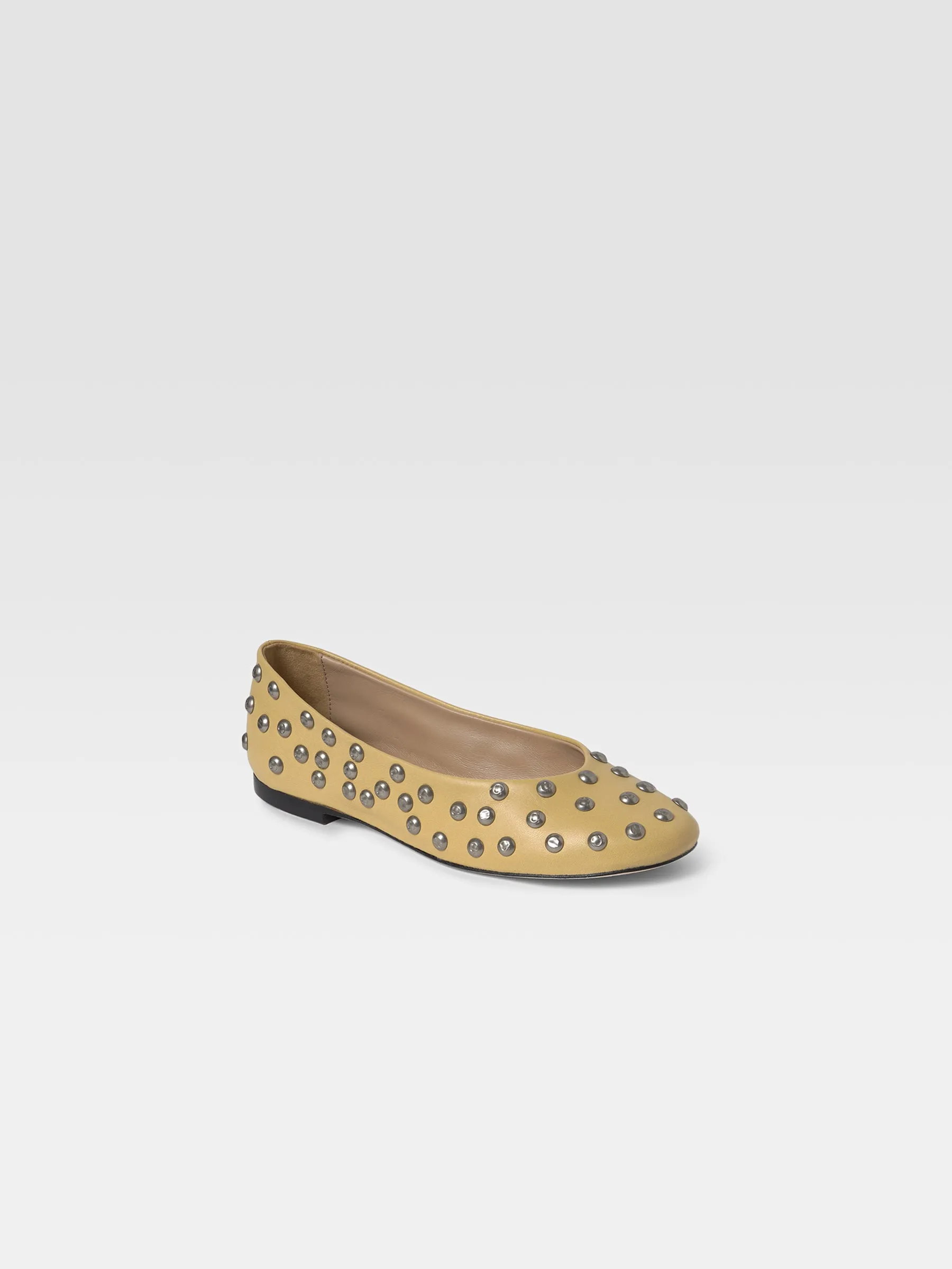 Bailarina Studs sold by Gimaguas