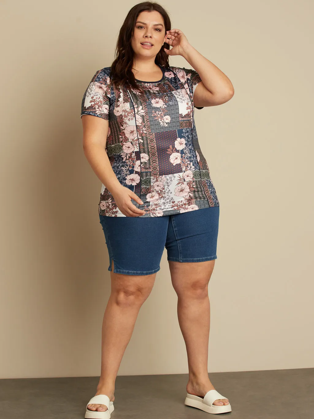 Short-sleeve semi-fitted t-shirt sold by Claire France