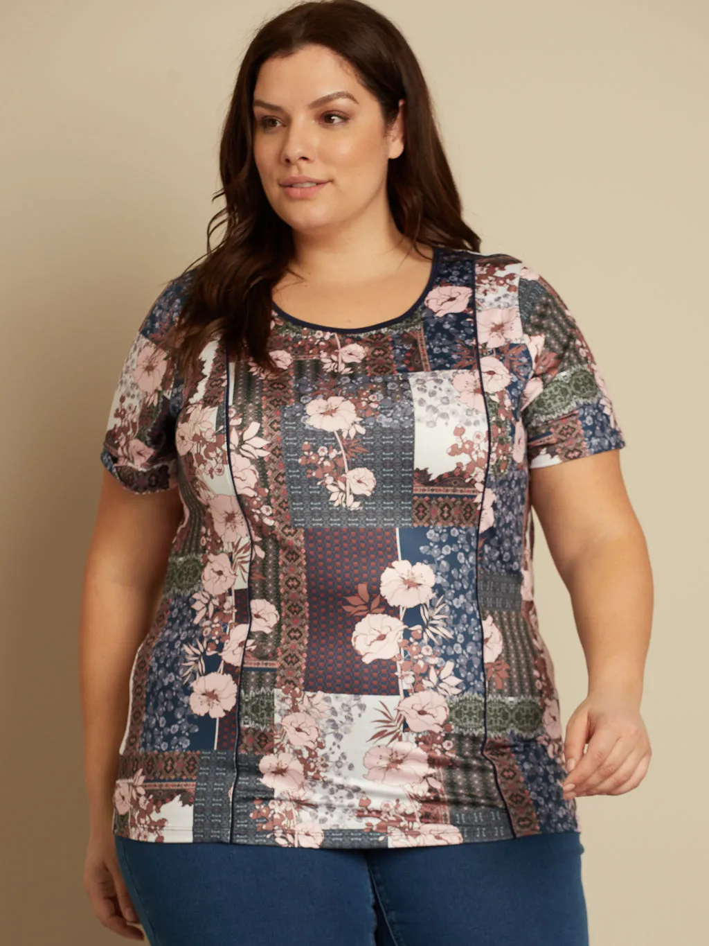 Short-sleeve semi-fitted t-shirt sold by Claire France product image thumbnail 2