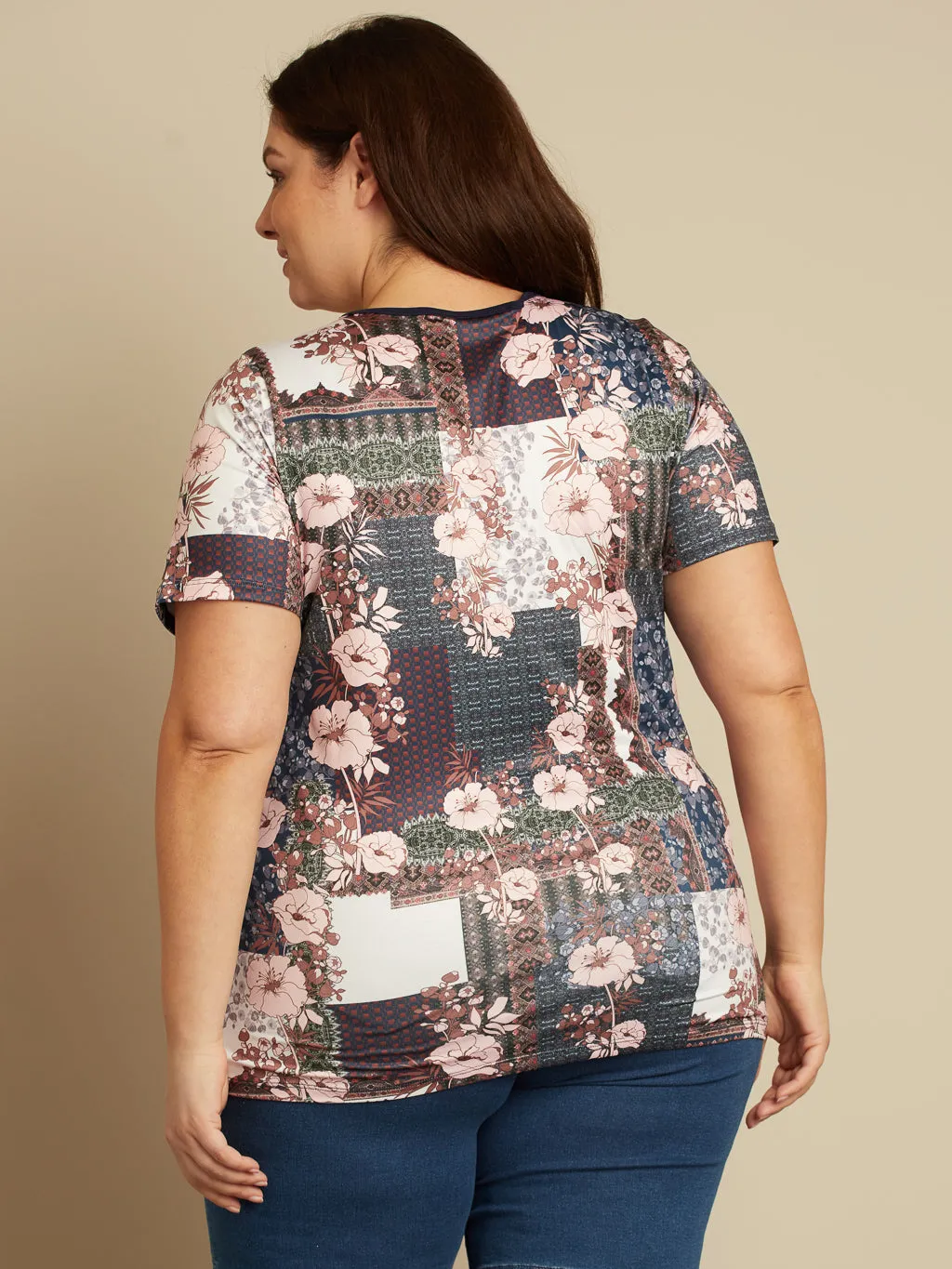 Short-sleeve semi-fitted t-shirt sold by Claire France product image thumbnail 3