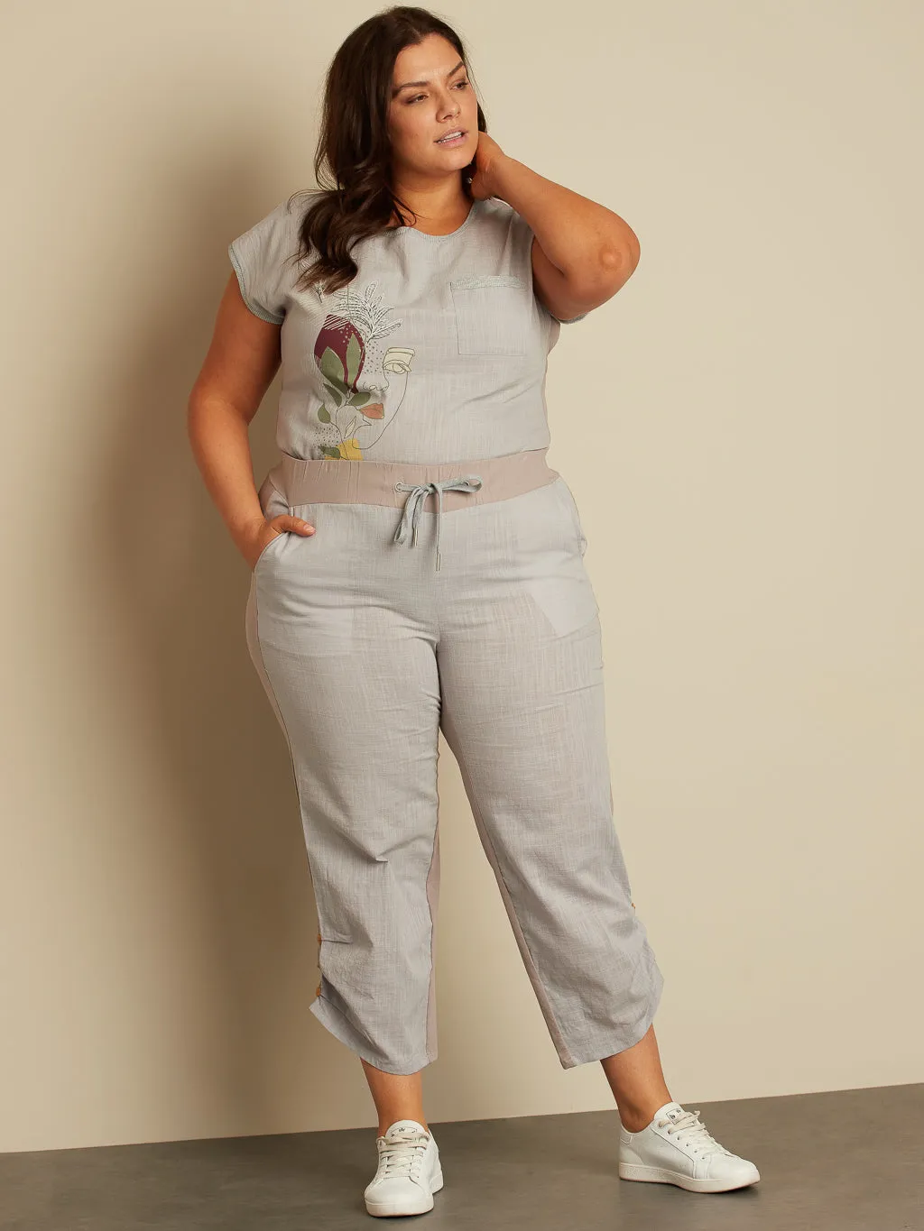 7/8 Pant sold by Claire France