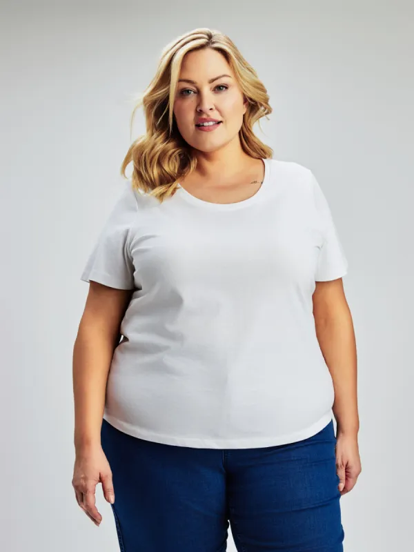 Short-sleeve semi-fitted t-shirt sold by Claire France