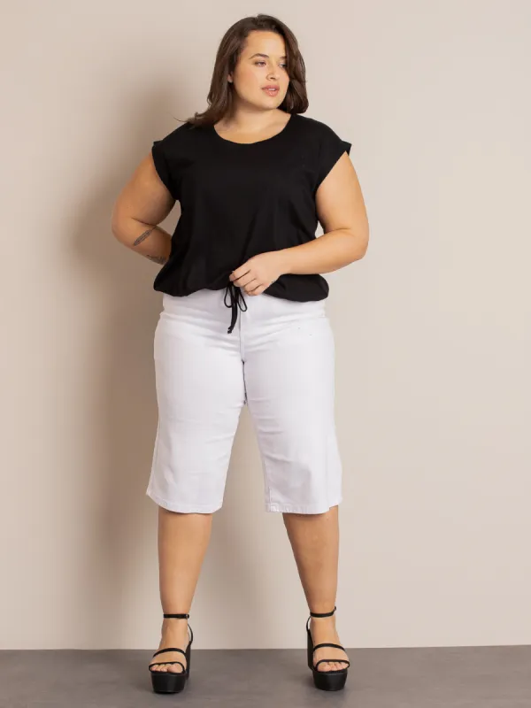 Semi-fitted denim capri sold by Claire France