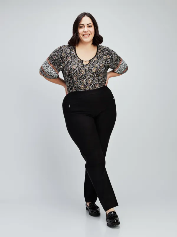 Narrow fitted pull-on pant sold by Claire France
