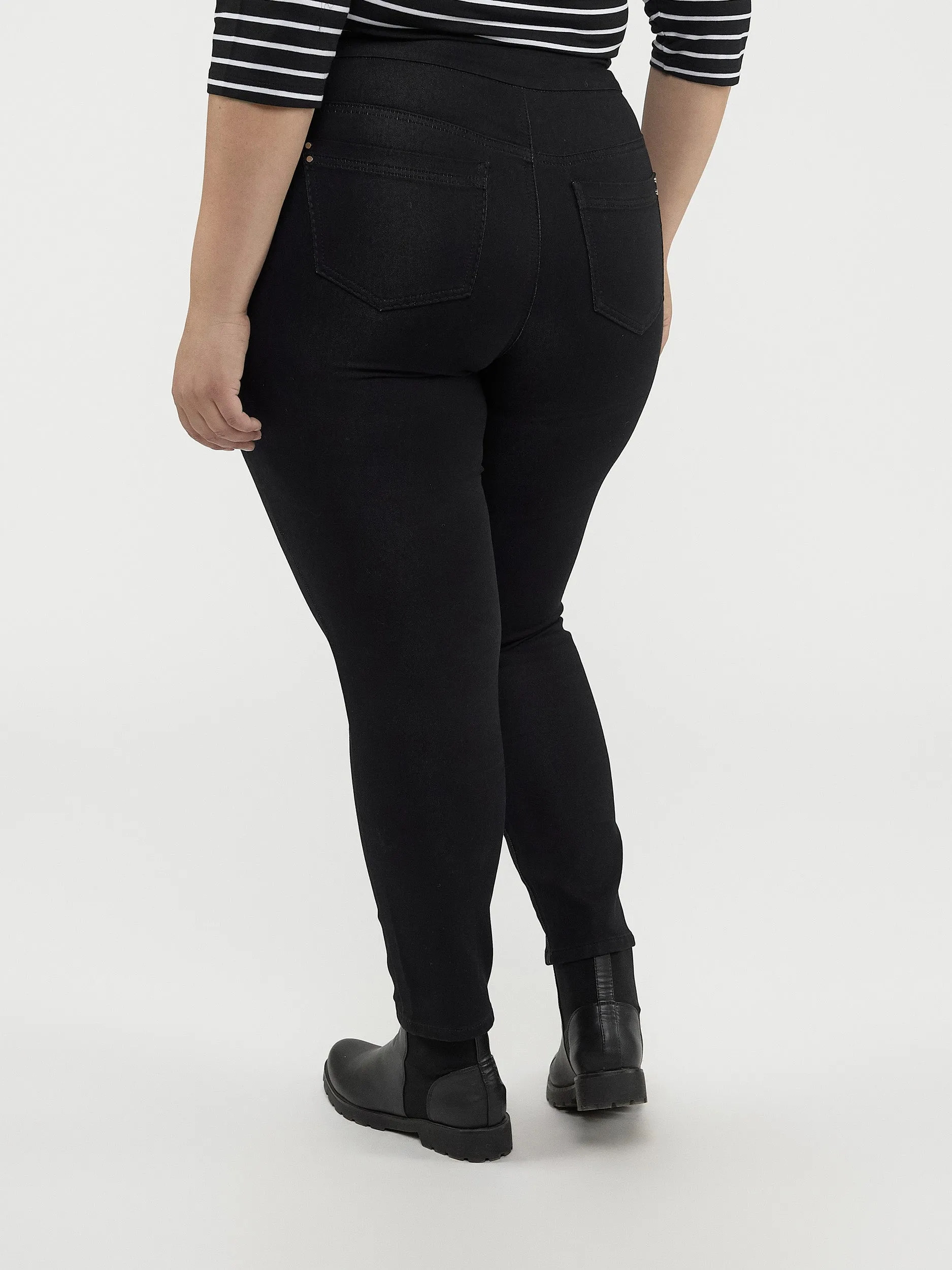 Skinny fitted pull-on jean sold by Claire France product image thumbnail 3