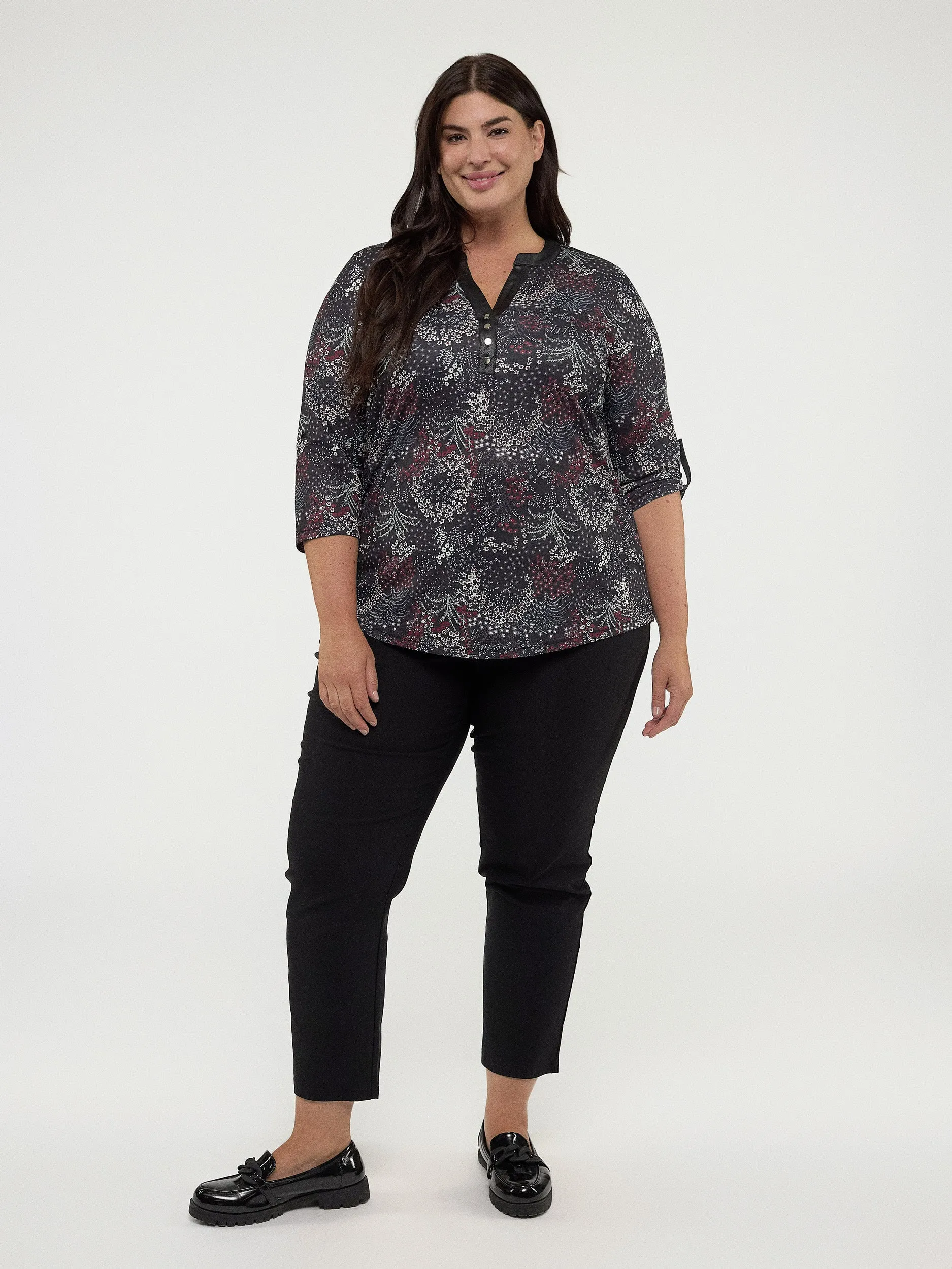 3/4-sleeve semi-fitted tunic sold by Claire France