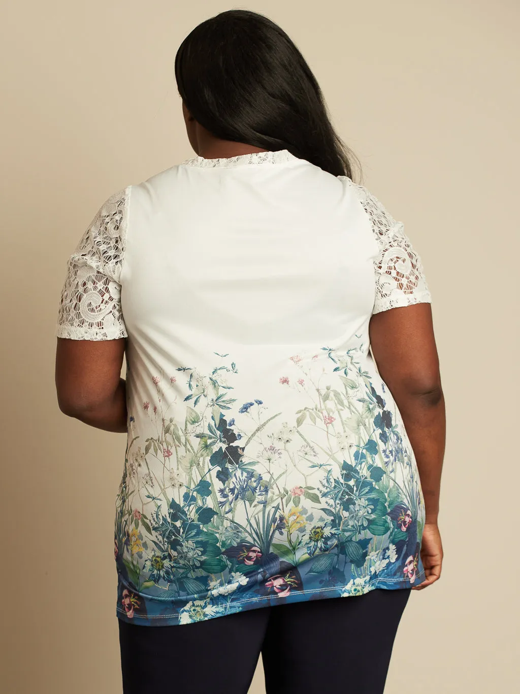 Short-sleeve semi-fitted tunic sold by Claire France product image thumbnail 3