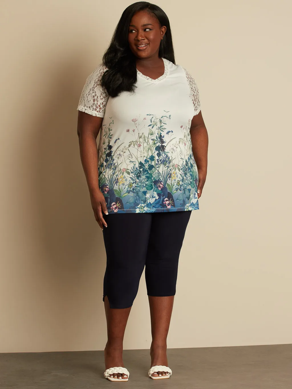 Short-sleeve semi-fitted tunic sold by Claire France product image thumbnail 2