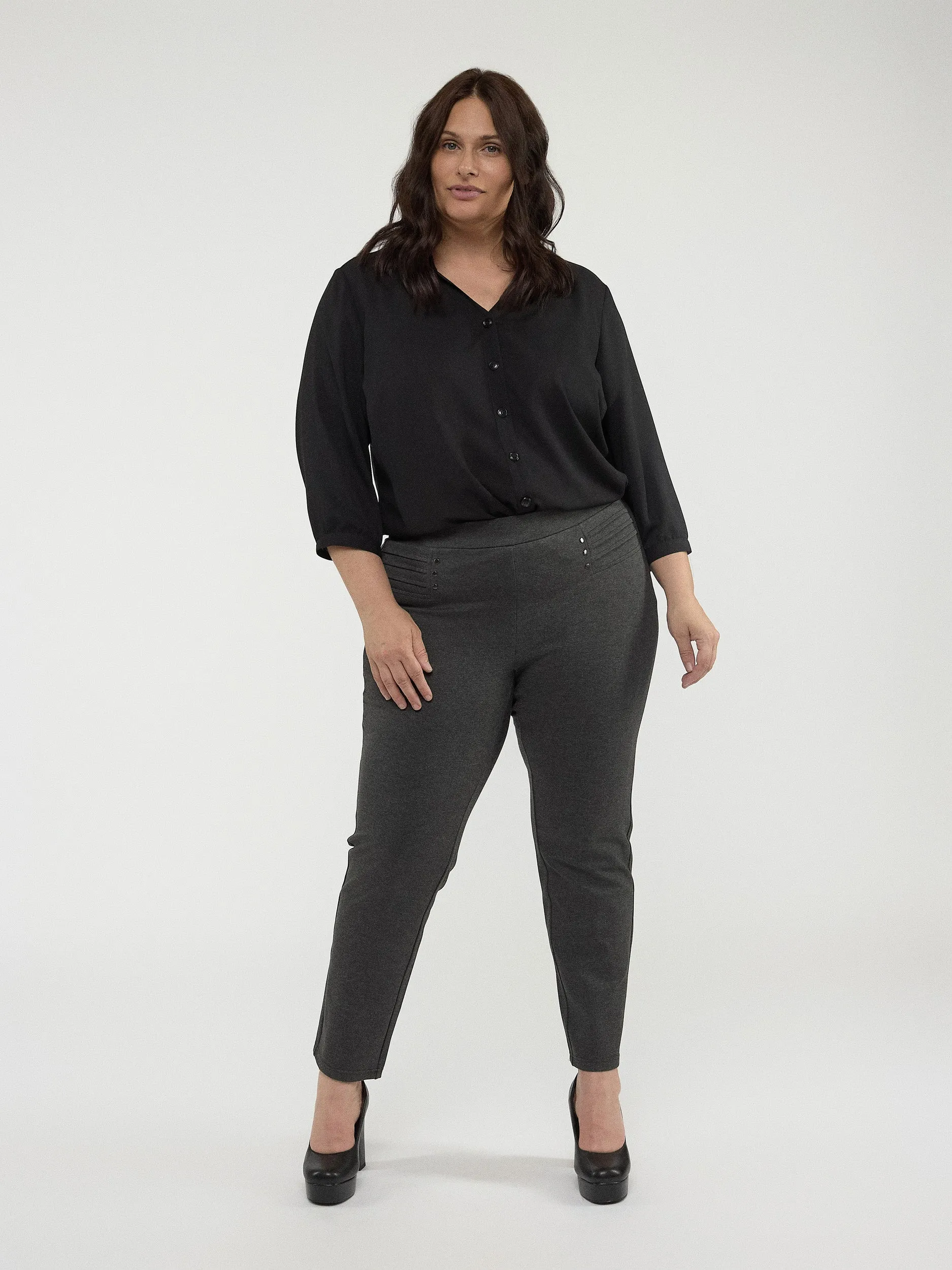 Knit pants sold by Claire France