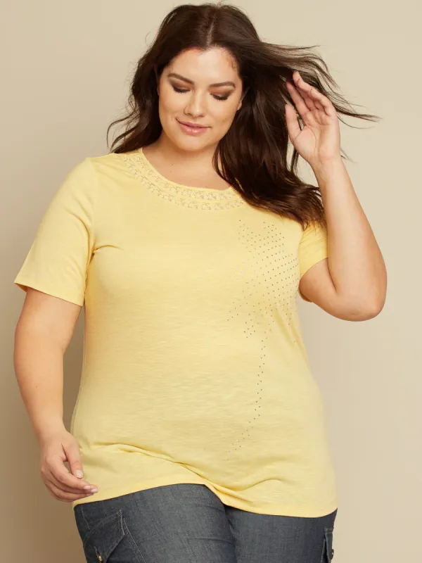 Short-sleeve semi-fitted t-shirt sold by Claire France