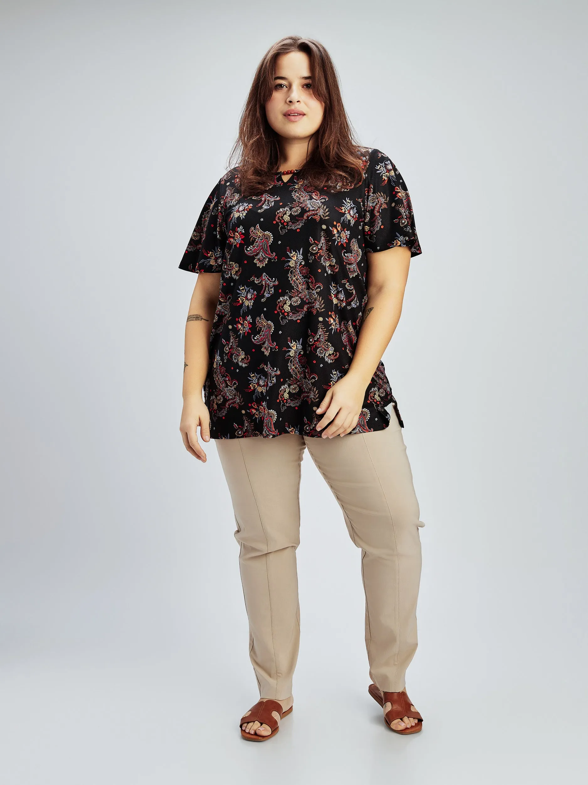 Short-sleeve semi-fitted tunic sold by Claire France product image thumbnail 2