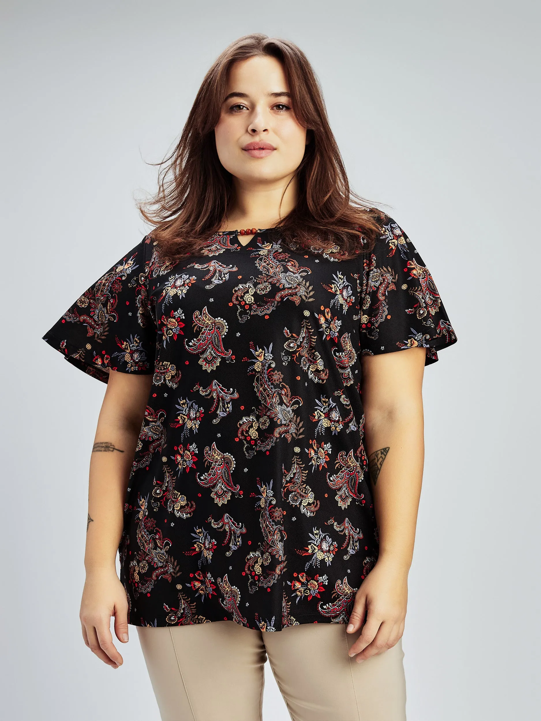 Short-sleeve semi-fitted tunic sold by Claire France