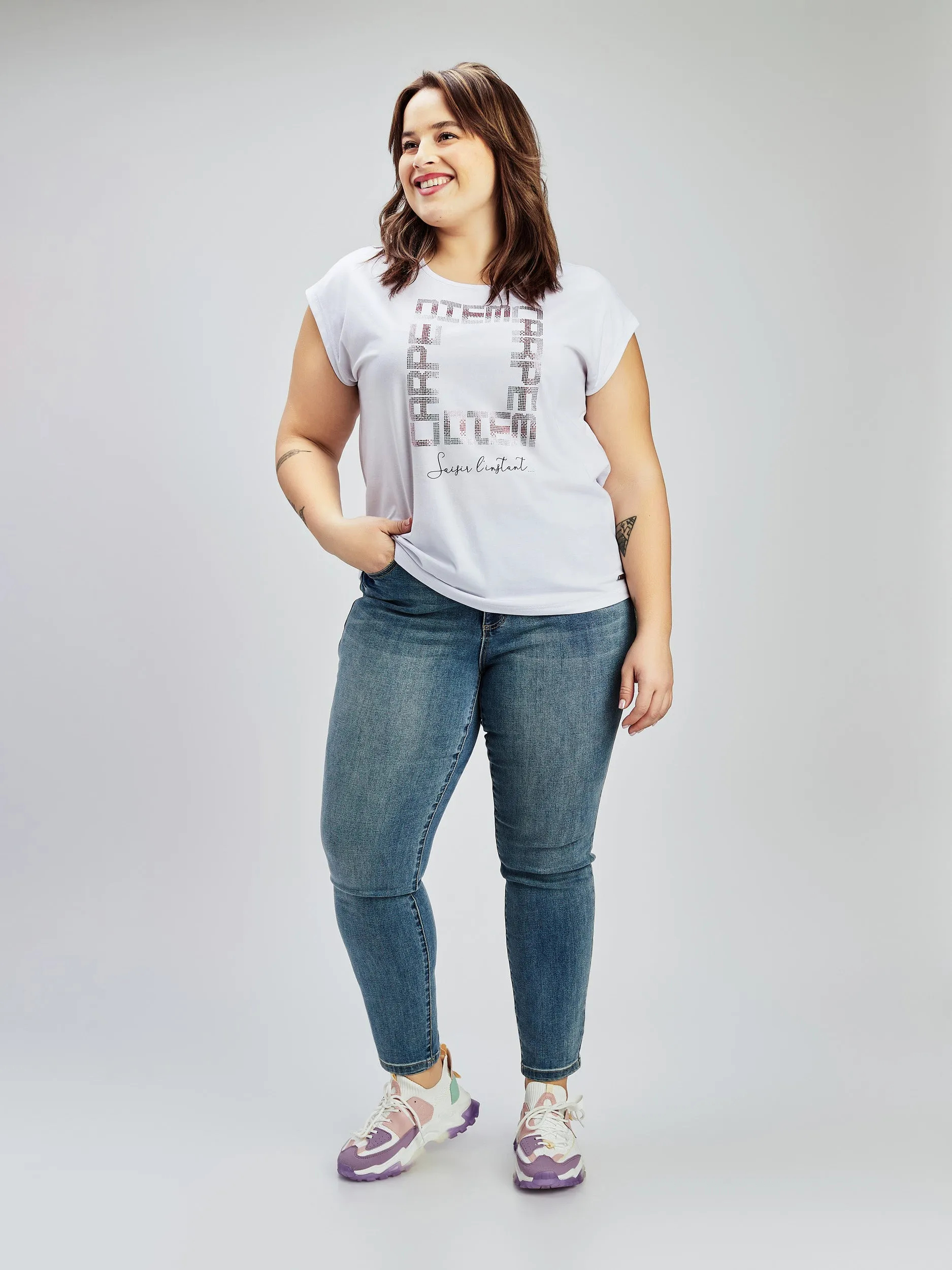 Short-sleeve semi-fitted t-shirt sold by Claire France product image thumbnail 2