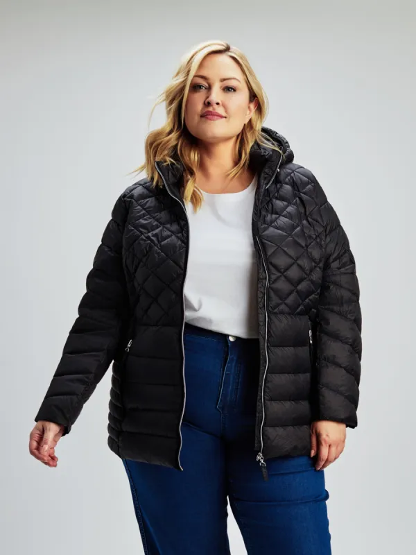 Short semi-fitted coat sold by Claire France