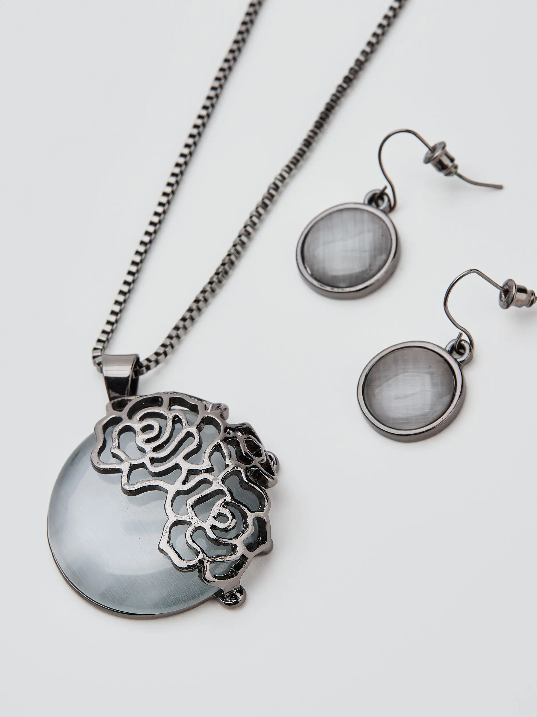 Jewelry set sold by Claire France product image thumbnail 2