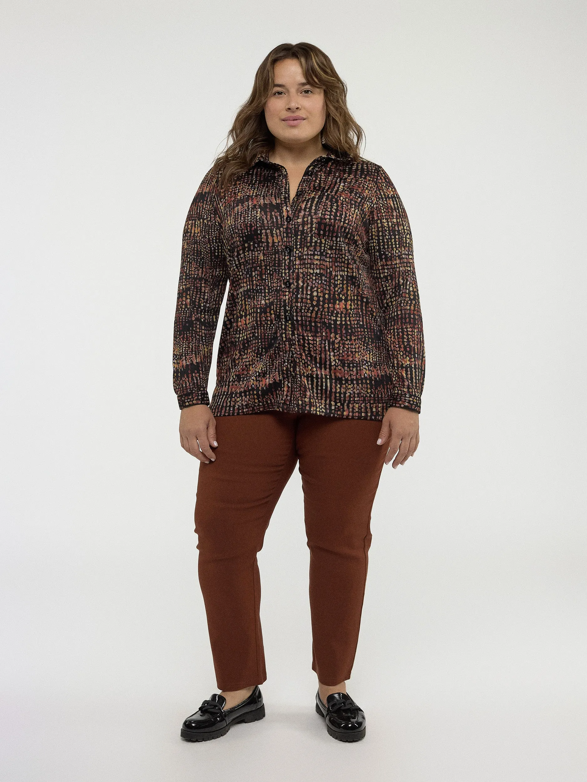 Long-sleeve semi-fitted blouse with buttons sold by Claire France