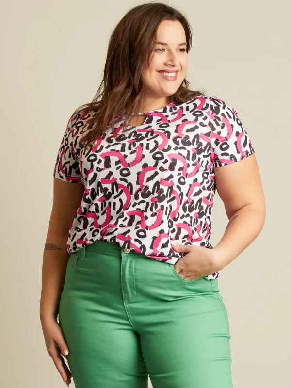 Short-sleeve semi-fitted t-shirt sold by Claire France