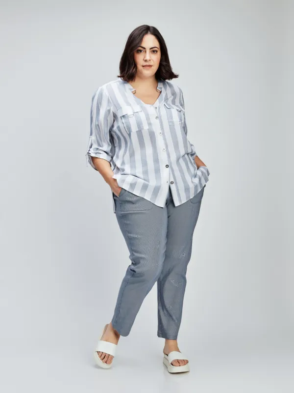 3/4-sleeve semi-fitted blouse with buttons sold by Claire France