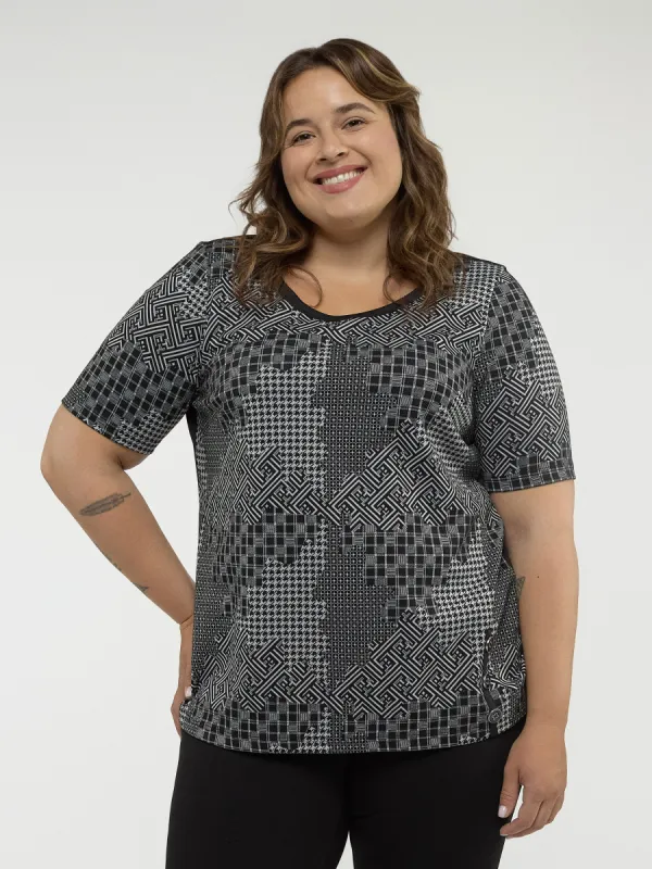 Short-sleeve semi-fitted t-shirt sold by Claire France