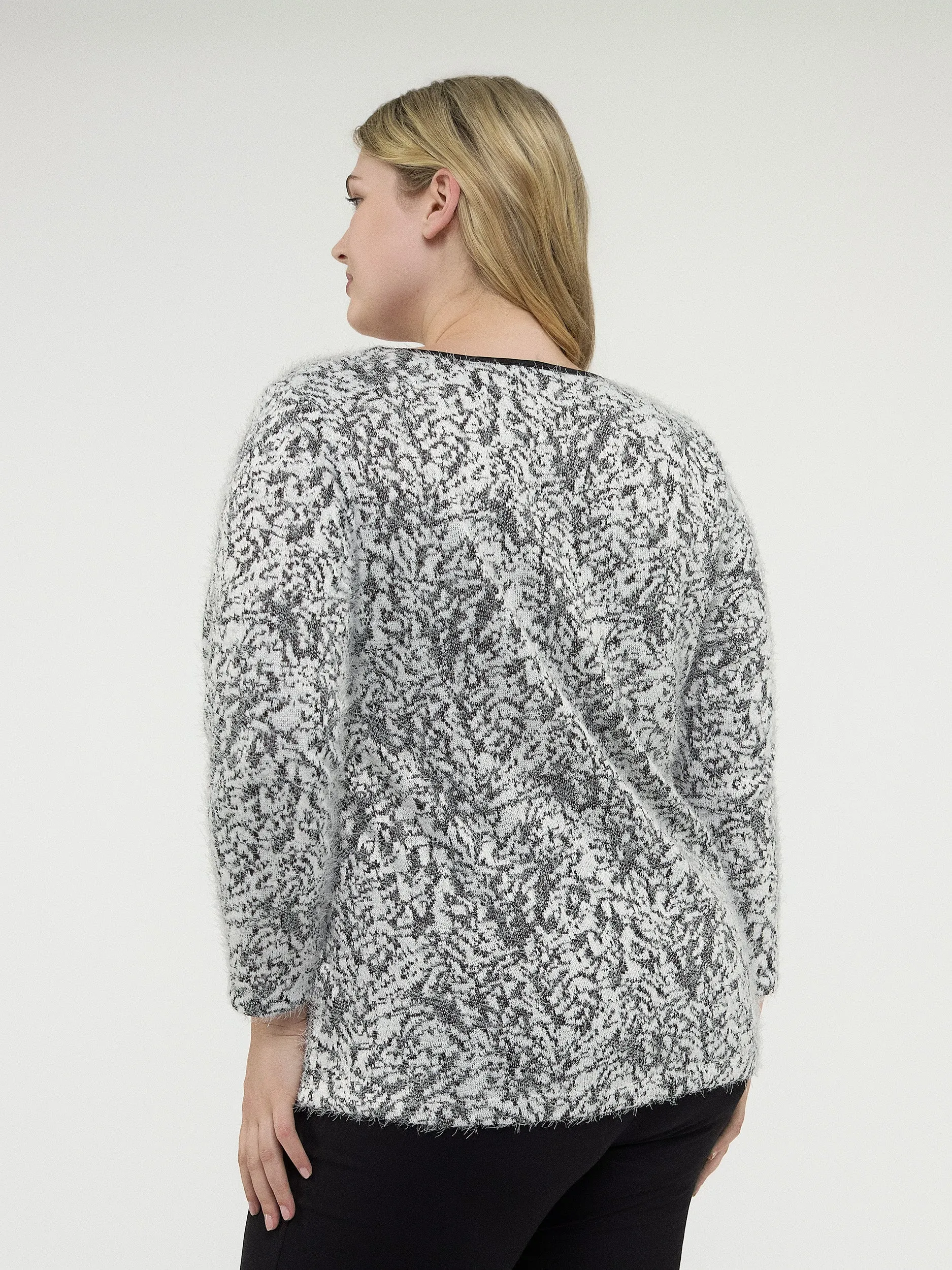 Long-sleeve semi-fitted knit tunic sold by Claire France product image thumbnail 3