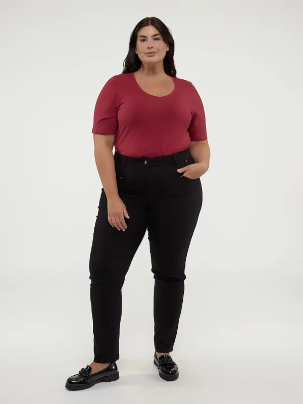 Straight fitted pant sold by Claire France