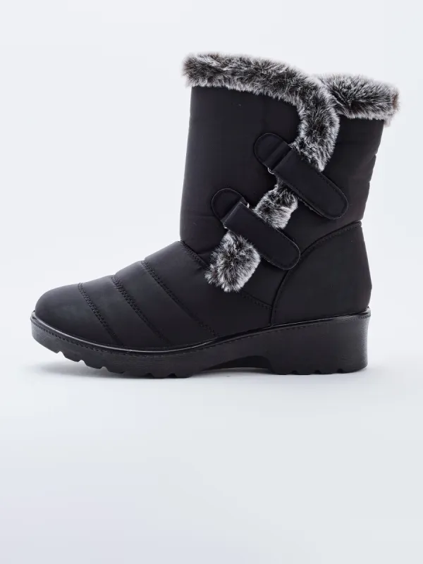 Flat heels boots sold by Claire France