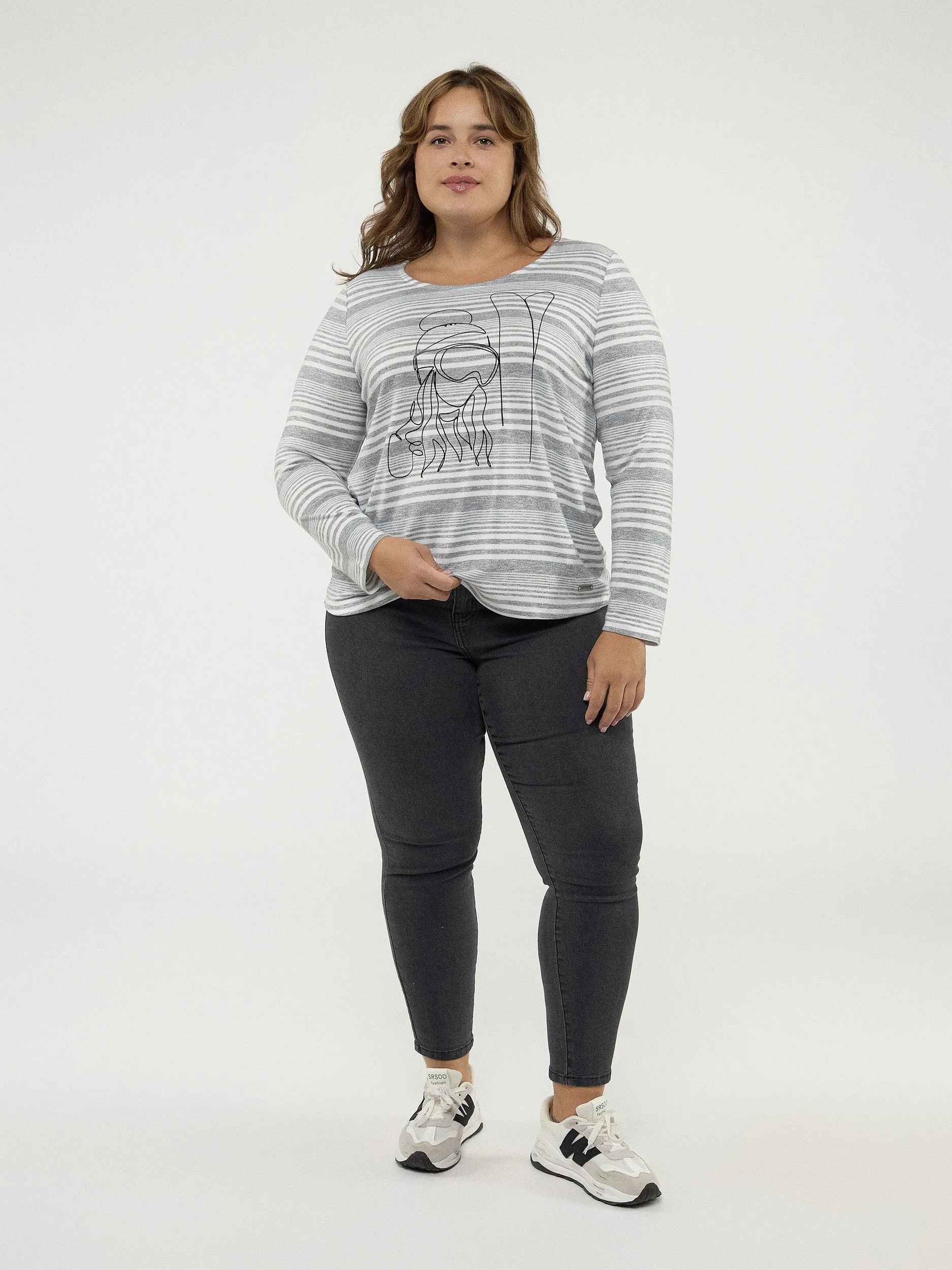 Long-sleeve semi-fitted t-shirt sold by Claire France