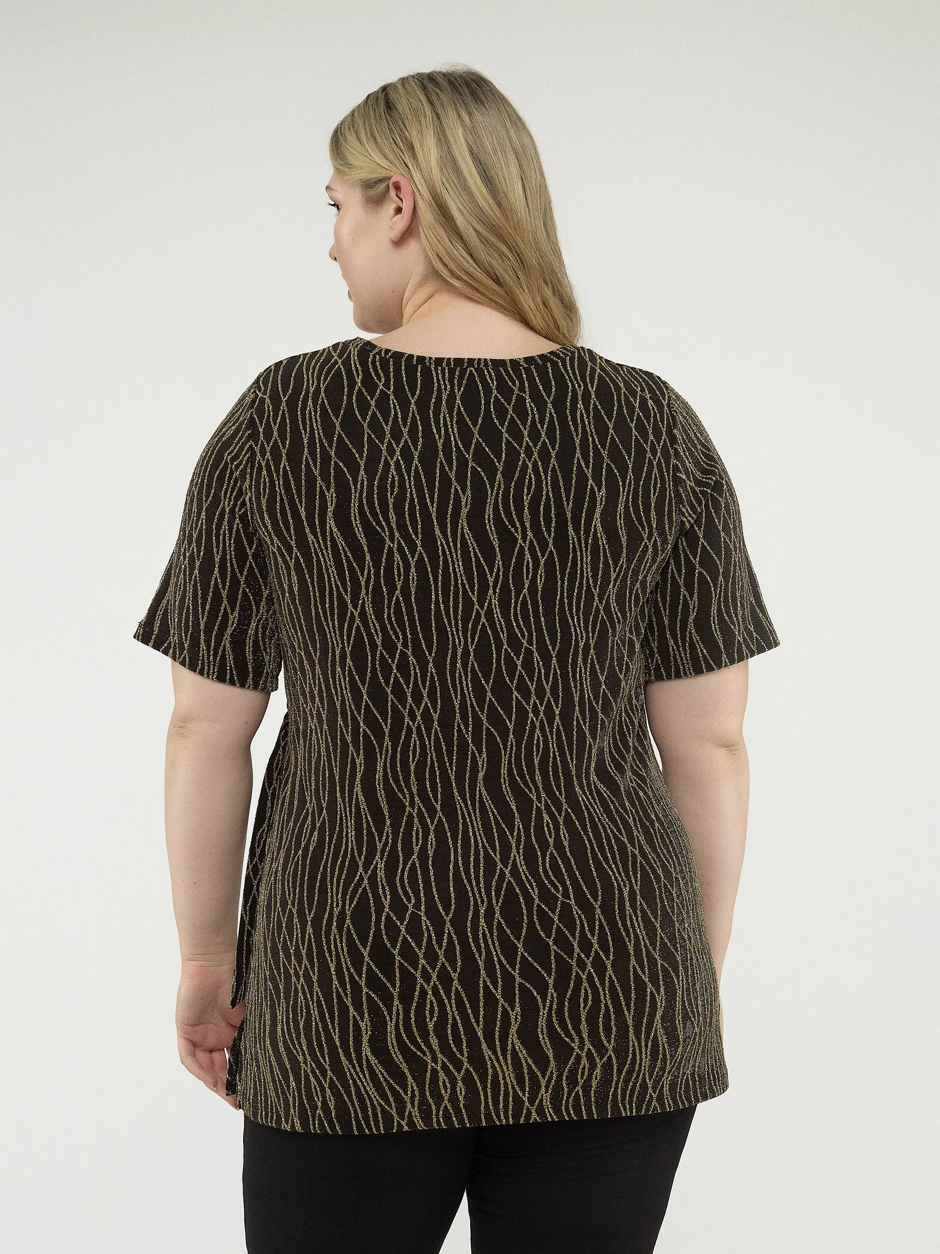 Short-sleeve semi-fitted tunic sold by Claire France product image thumbnail 3