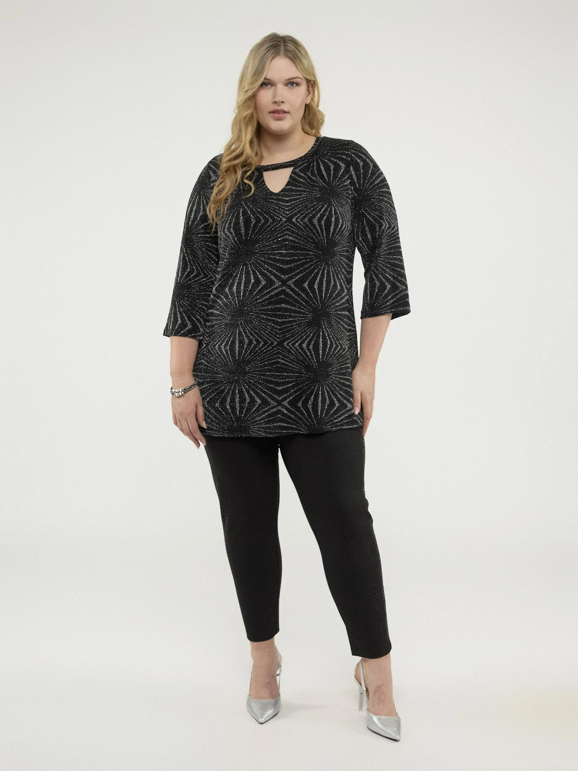 3/4-sleeve semi-fitted tunic sold by Claire France