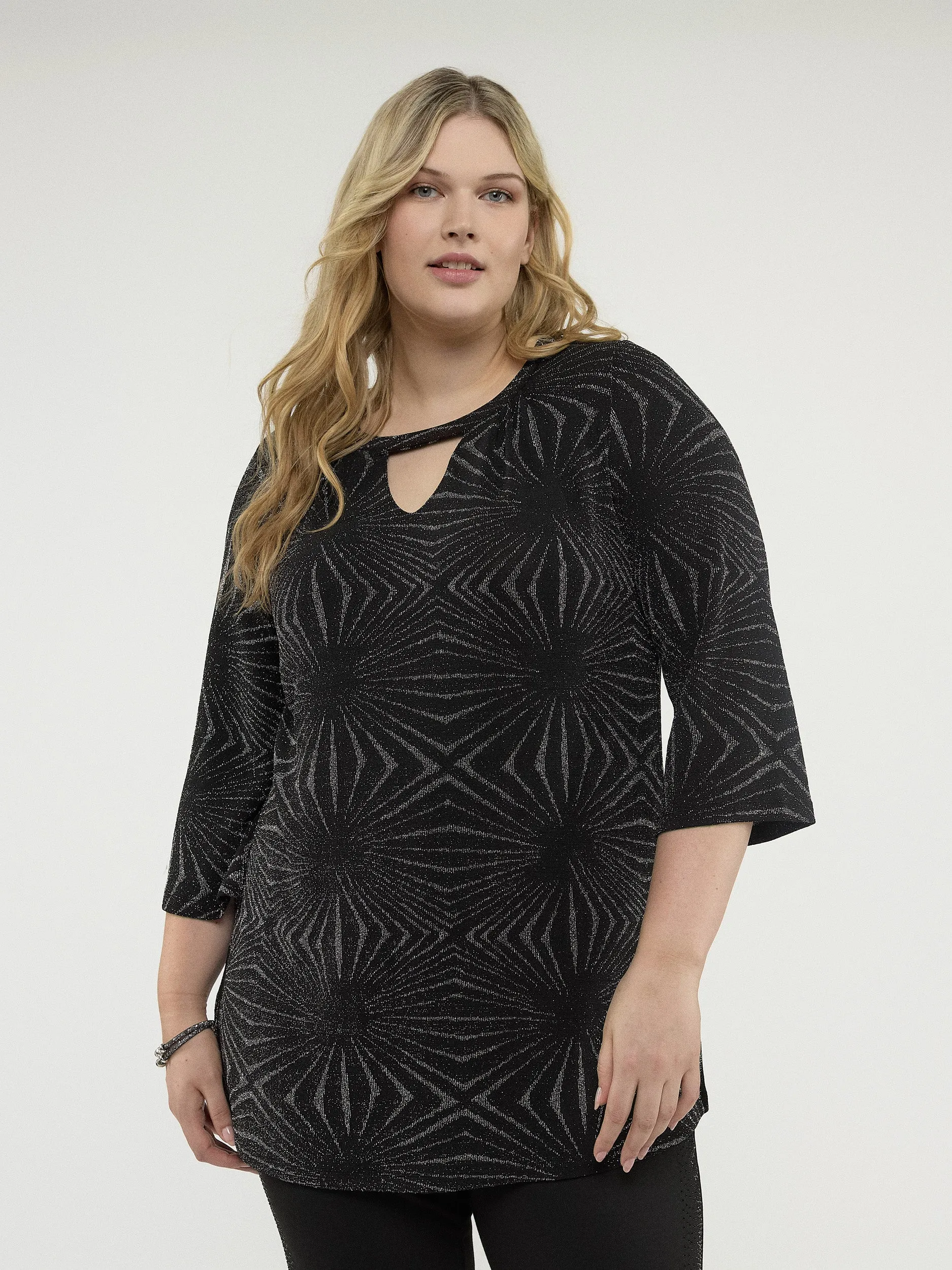 3/4-sleeve semi-fitted tunic sold by Claire France product image thumbnail 2