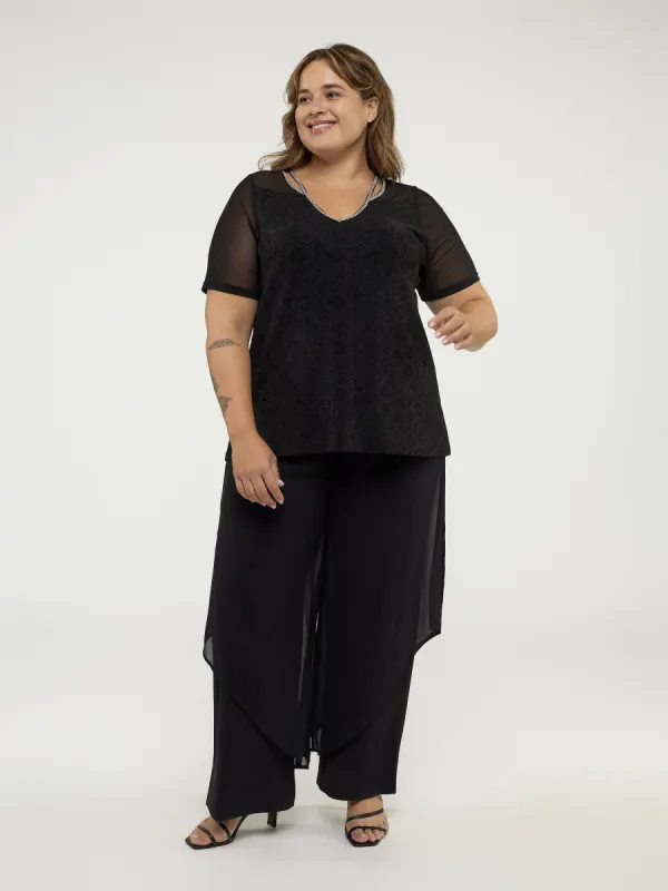 Short-sleeve semi-fitted tunic sold by Claire France