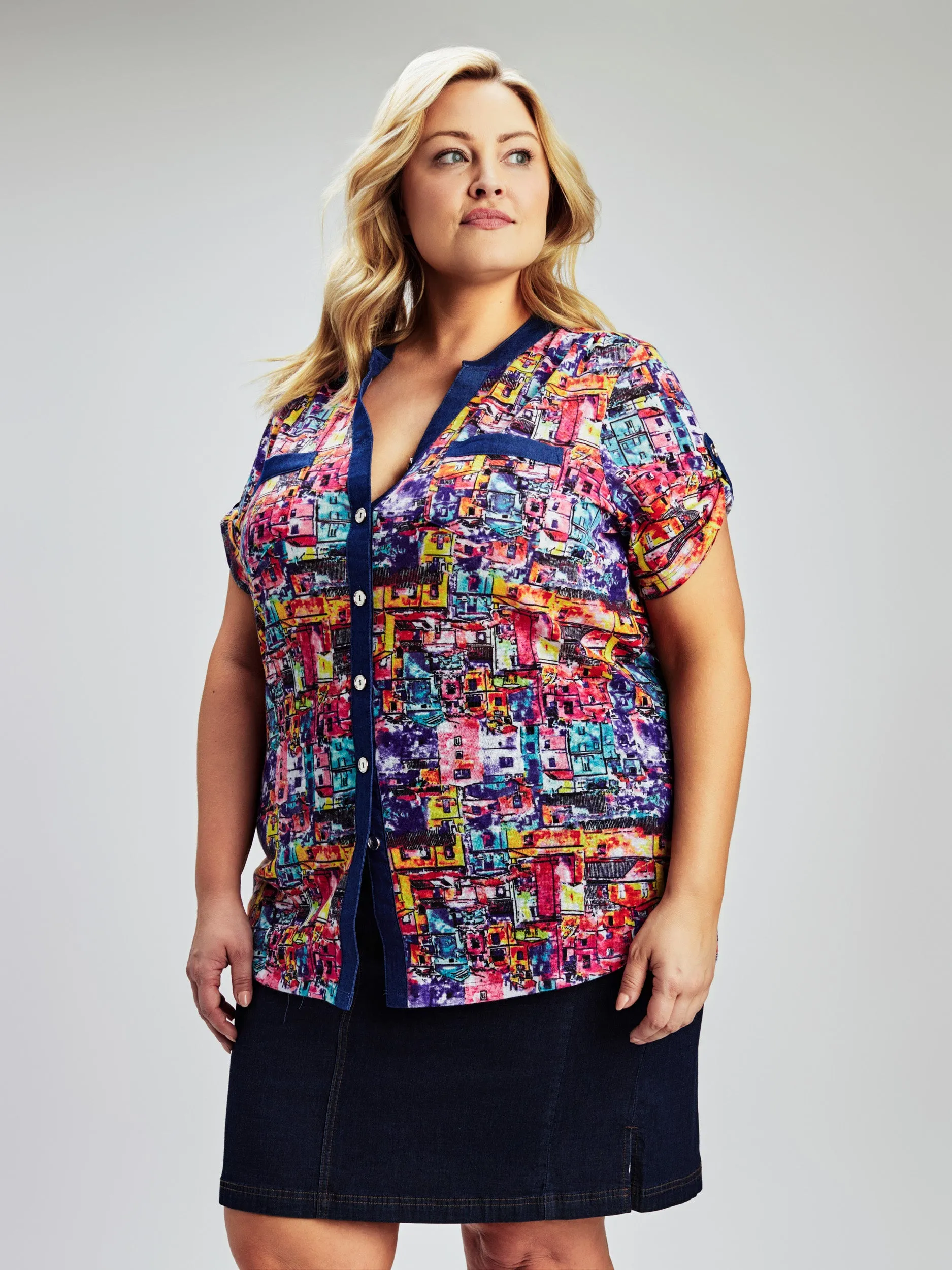 Short-sleeve semi-fitted blouse with buttons sold by Claire France product image thumbnail 2