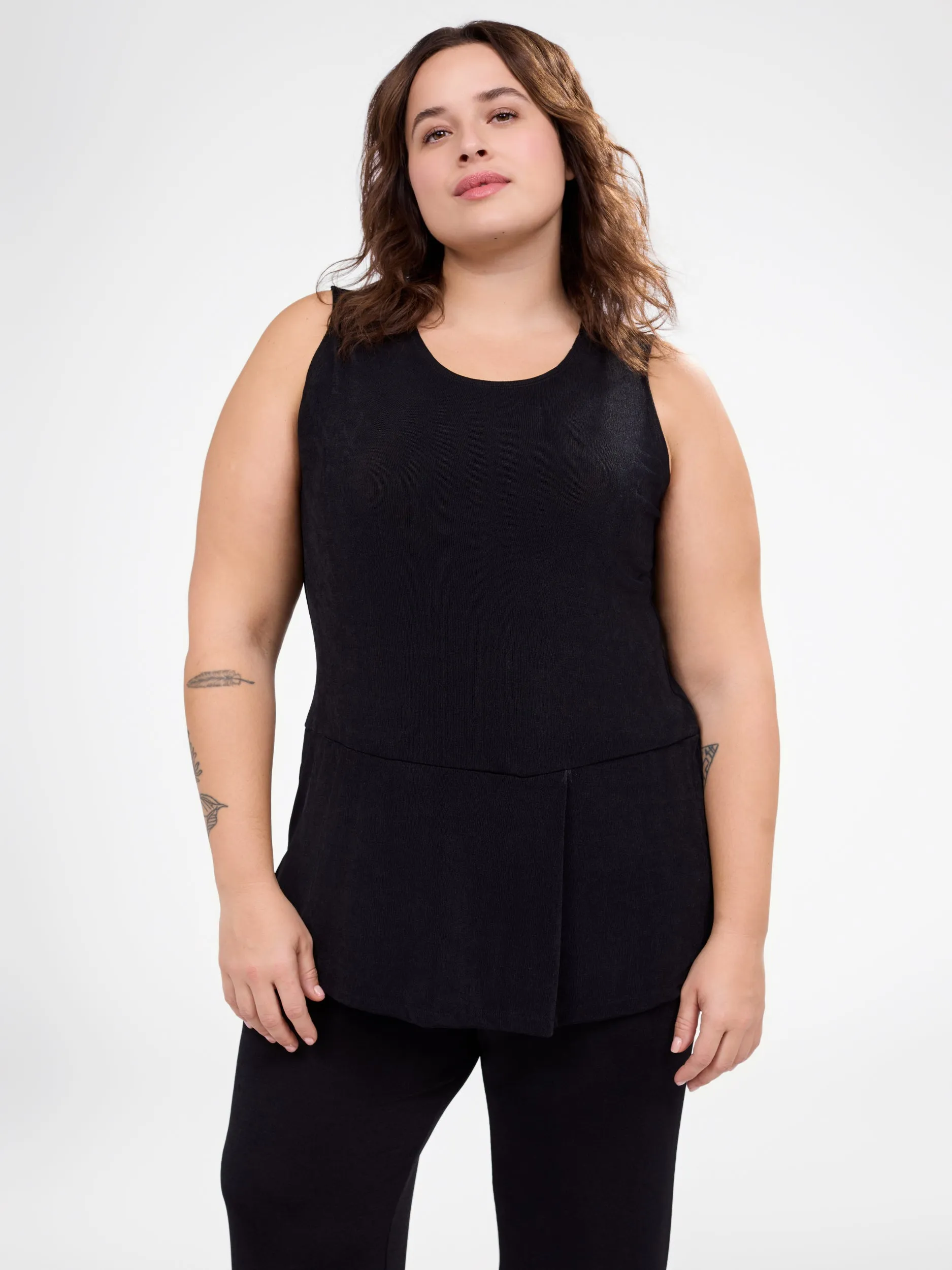 Sleeveless semi-fitted tunic sold by Claire France product image thumbnail 5