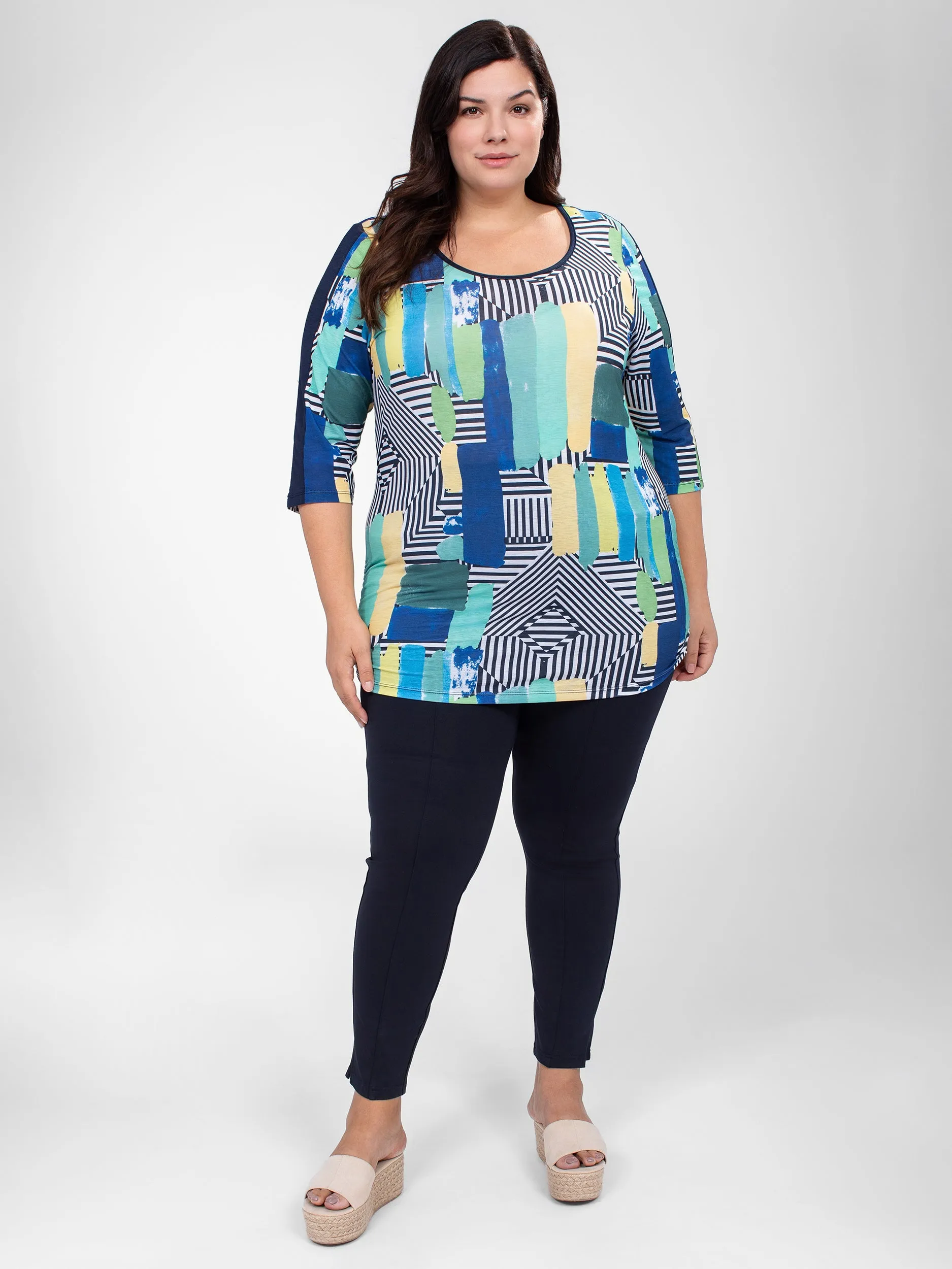 3/4-sleeve semi-fitted tunic sold by Claire France