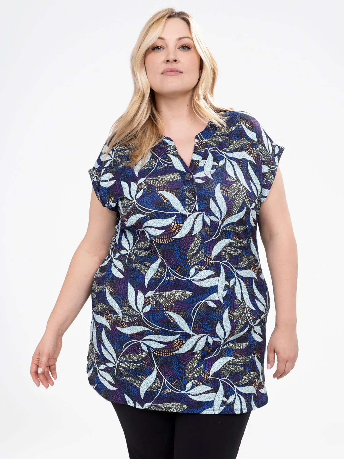 Short-sleeve loose tunic sold by Claire France