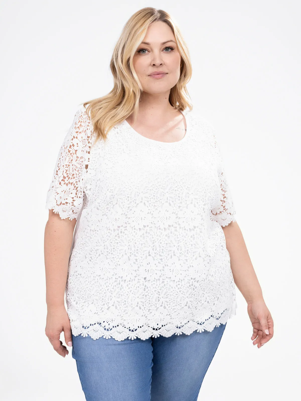 Short-sleeve semi-fitted t-shirt sold by Claire France