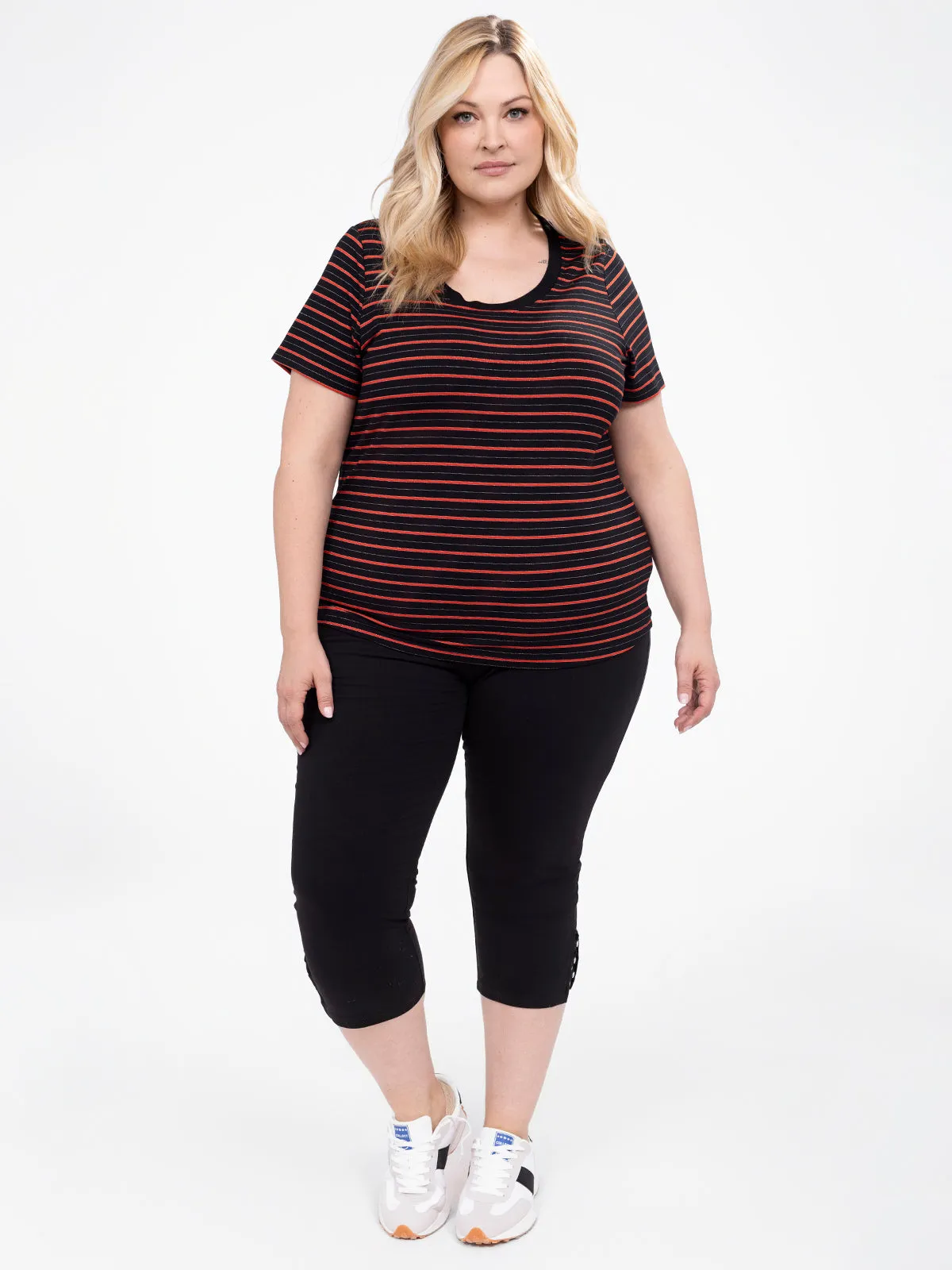 Skinny fitted knit pull-on capri sold by Claire France