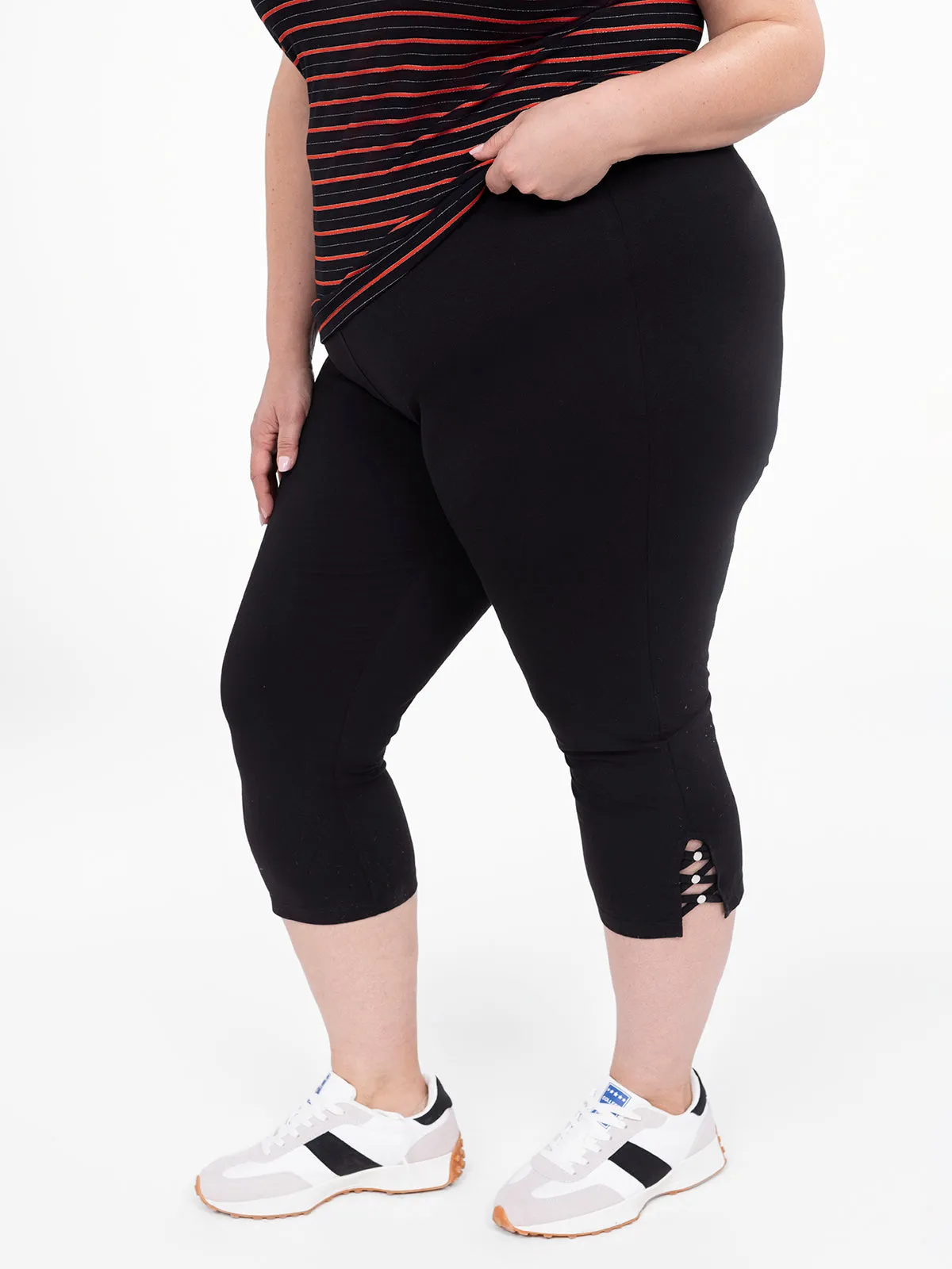 Skinny fitted knit pull-on capri sold by Claire France product image thumbnail 2