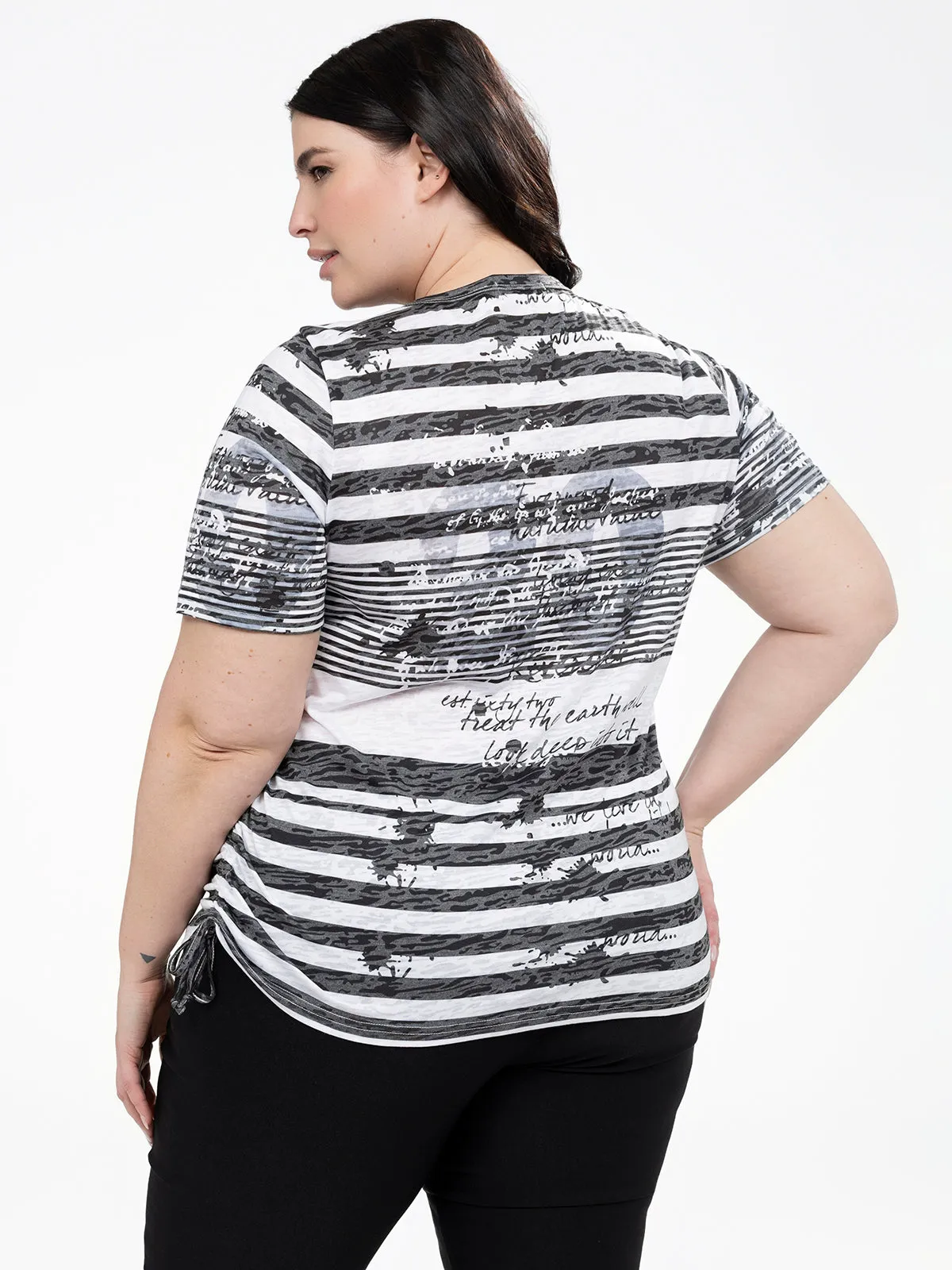 Short-sleeve semi-fitted t-shirt sold by Claire France product image thumbnail 3