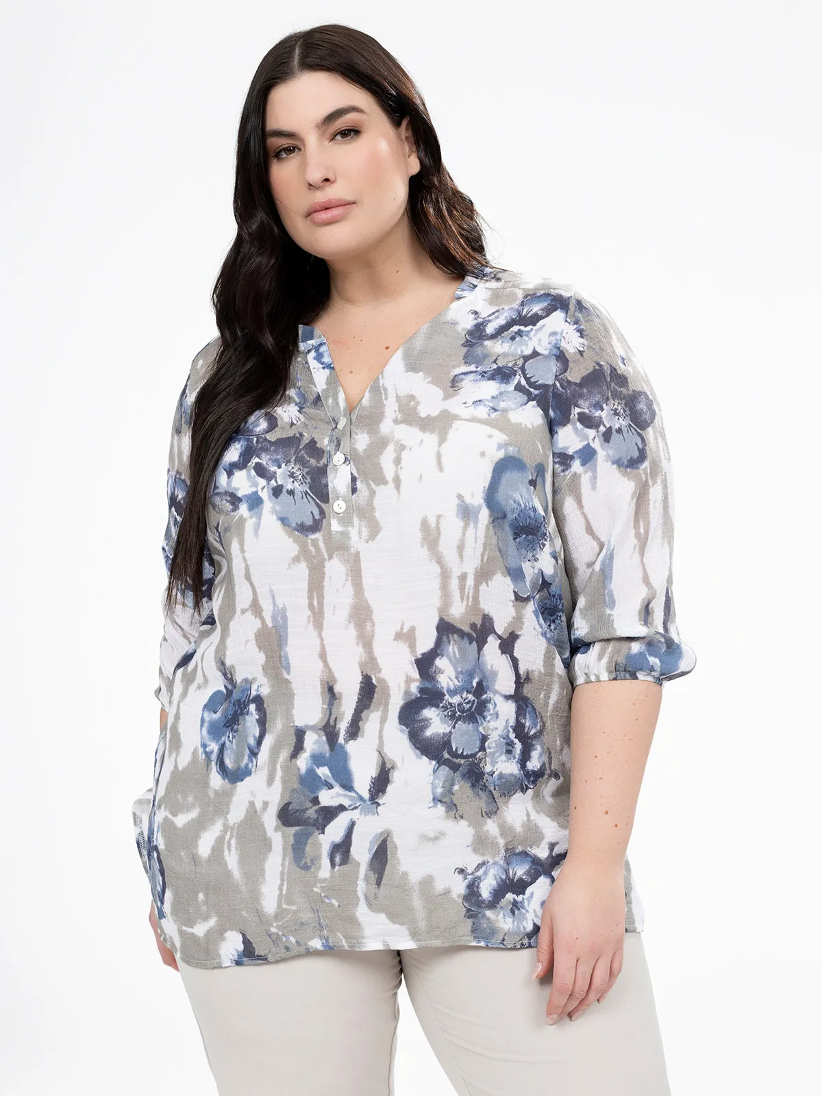 3/4-sleeve semi-fitted blouse sold by Claire France